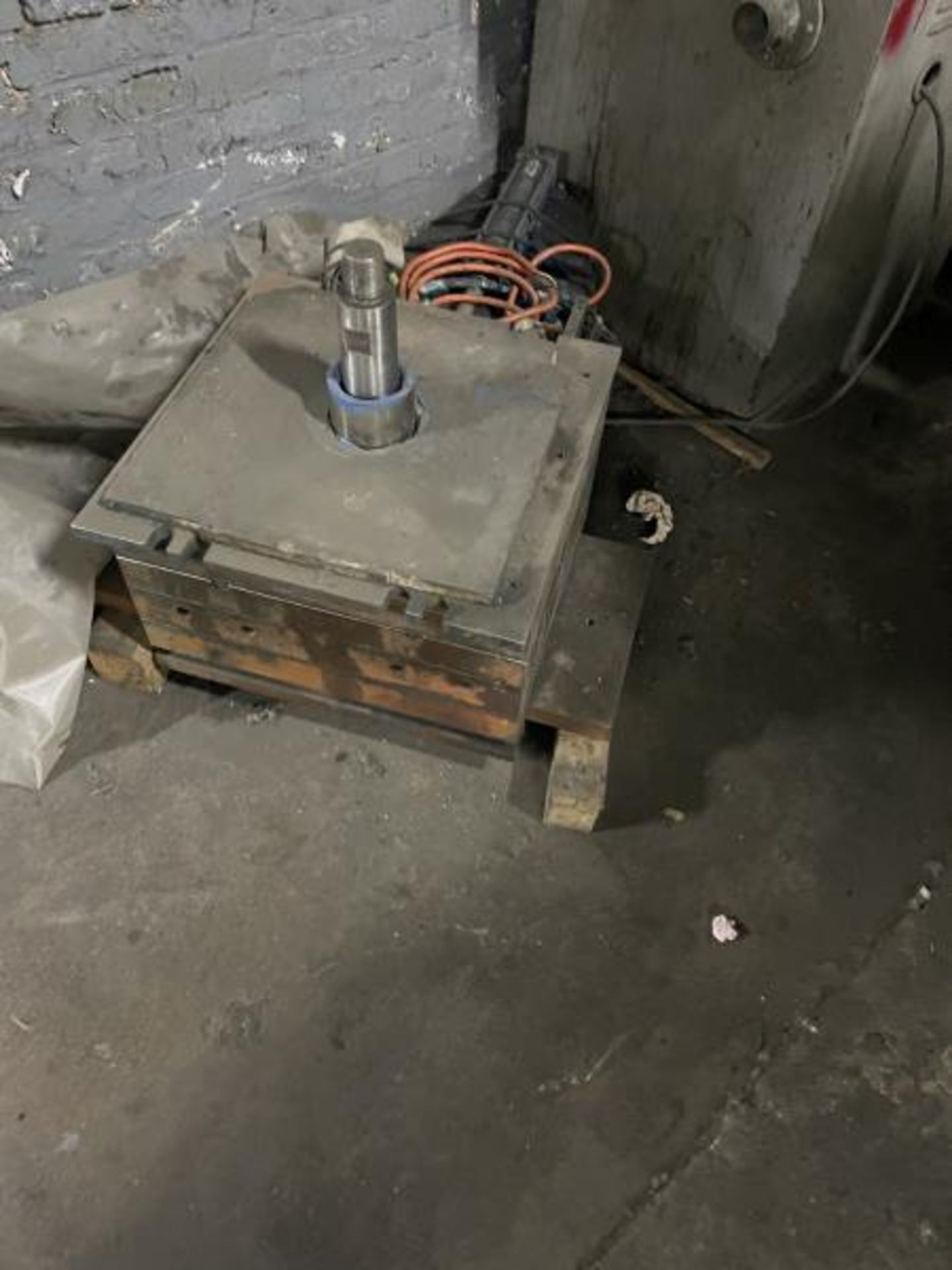 Scrap Metal Lot: Press Plates & Box Enclosure - Image 2 of 5