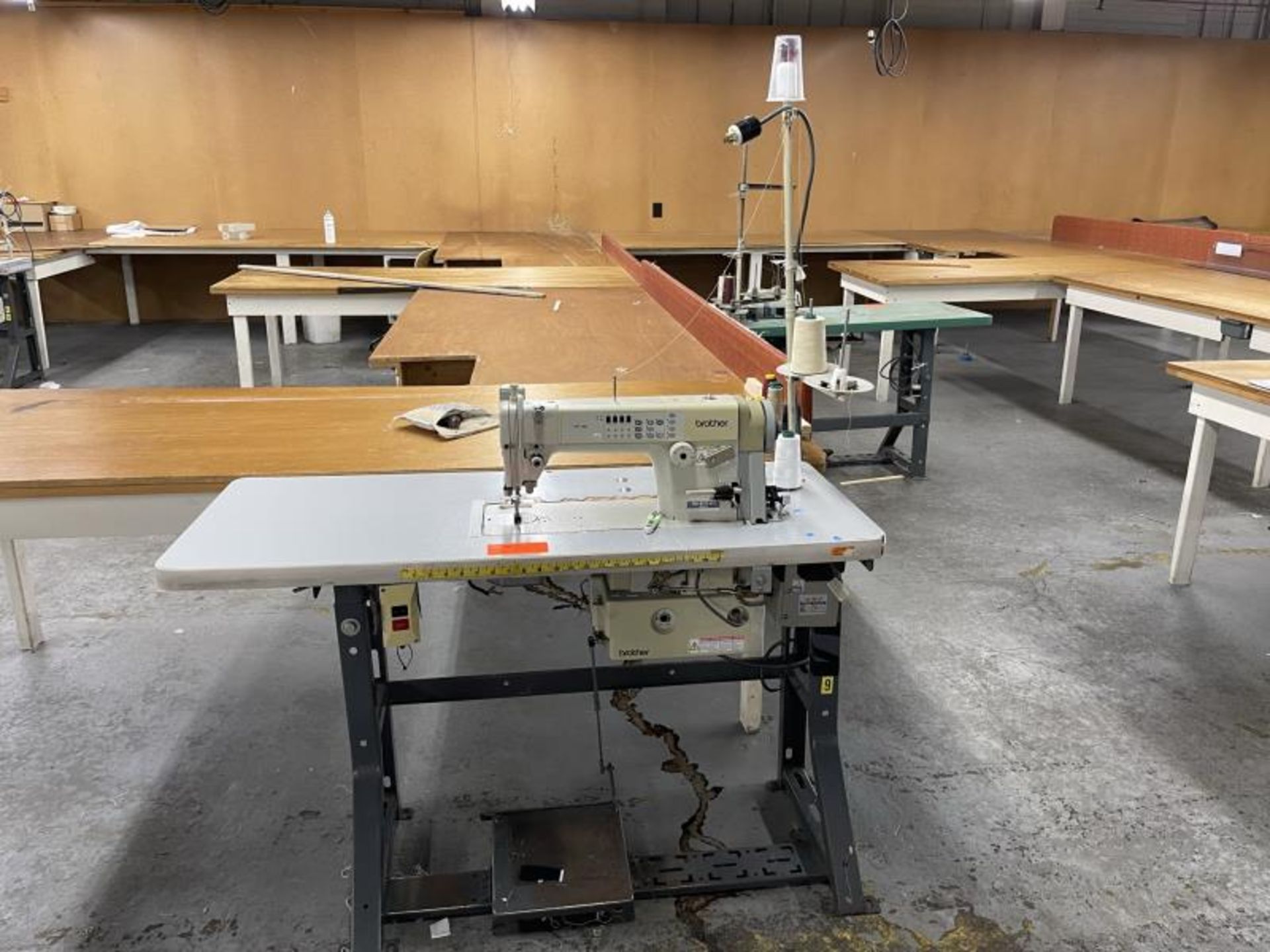 Brother Sewing Machine Mark III M: DB2-B737-413 SN: F8004833 - Image 2 of 7
