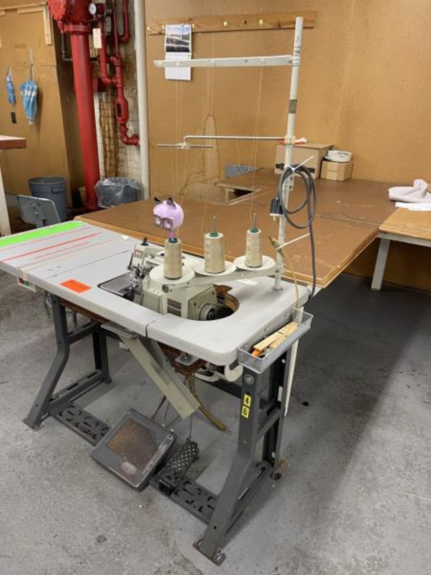Pegasus Sewing Machine M: EX5204-02 SN: 9185178
