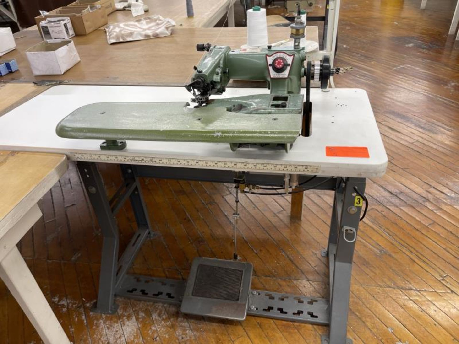 US Blind Stitch Sewing Machine M: 1118-9-DP SN: 123229