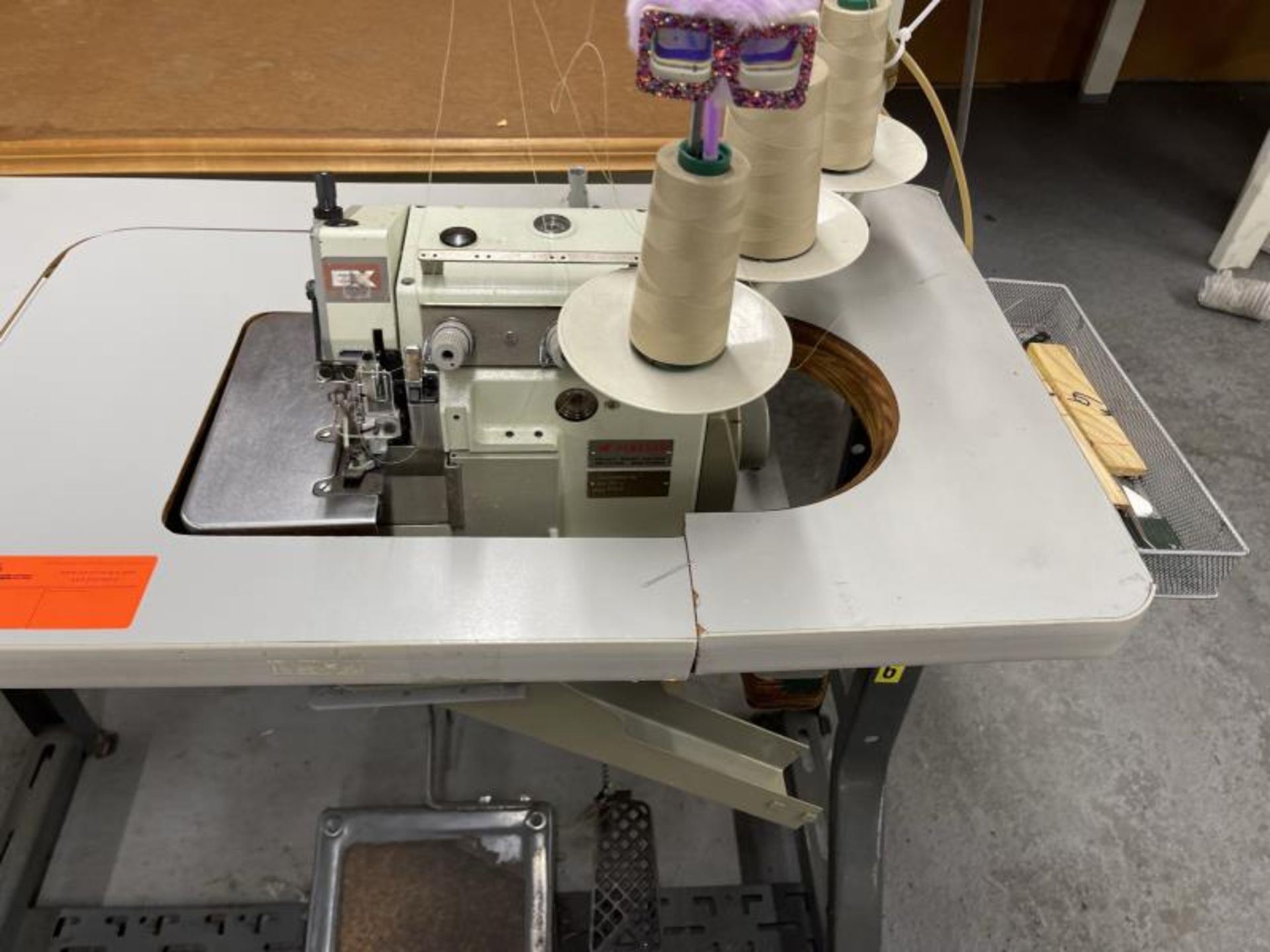 Pegasus Sewing Machine M: EX5204-02 SN: 9185178 - Image 2 of 6