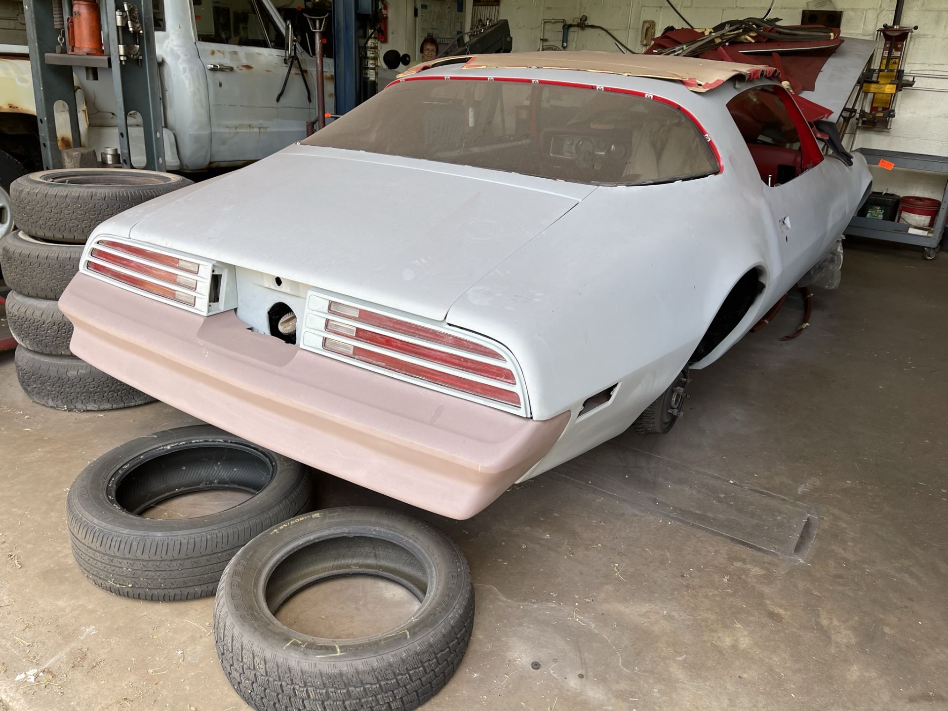 Pontiac Fire Bird 1977? 57,803 miles on odometer (true mileage Unknown) VIN: 2S87U7N184286 Parts Car - Image 4 of 25