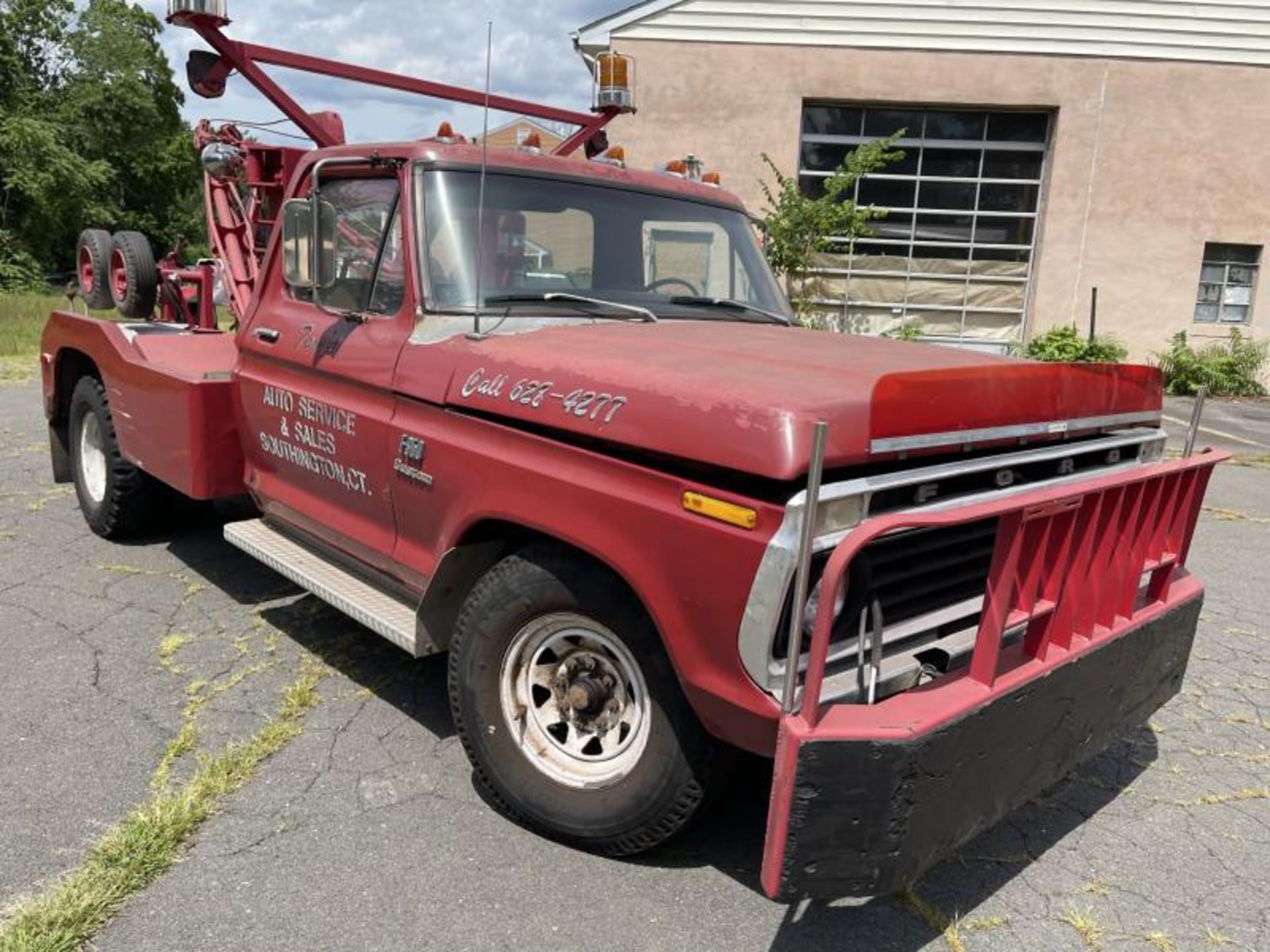 1976 Ford F350 Custom Wrecker, Holmes 480 Wrecker Bed, VIN: KE241T607656 w/ Base 127, Rear - Image 4 of 31