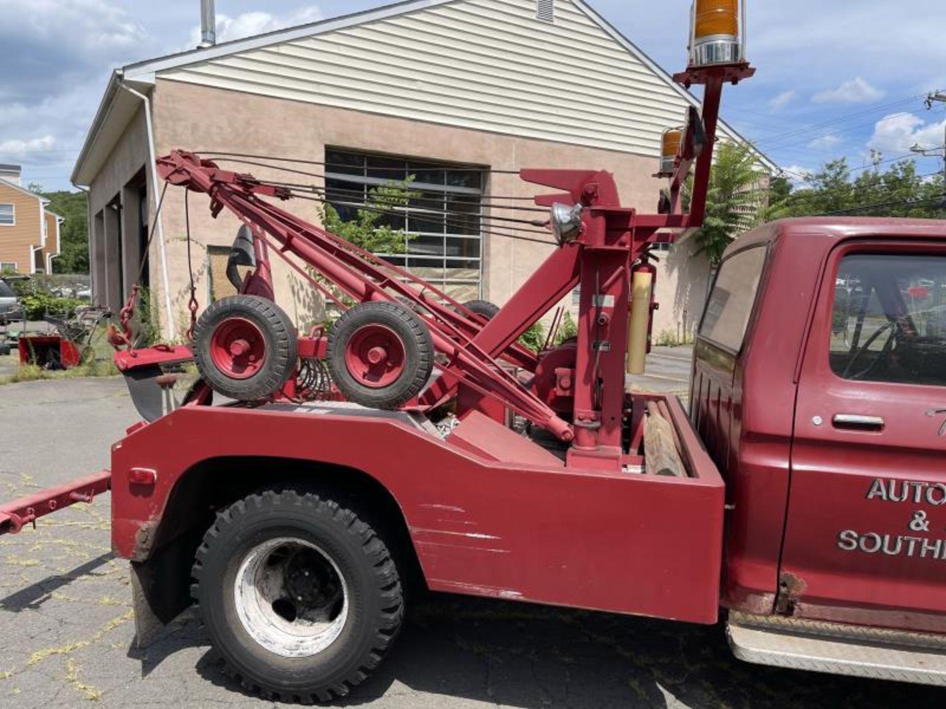 1976 Ford F350 Custom Wrecker, Holmes 480 Wrecker Bed, VIN: KE241T607656 w/ Base 127, Rear - Image 7 of 31