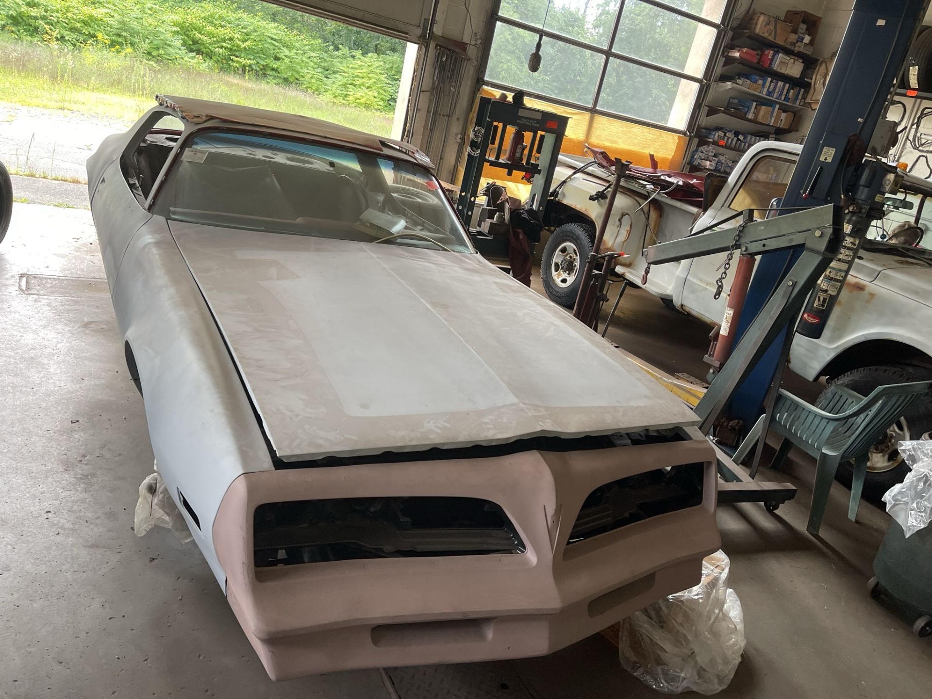 Pontiac Fire Bird 1977? 57,803 miles on odometer (true mileage Unknown) VIN: 2S87U7N184286 Parts Car