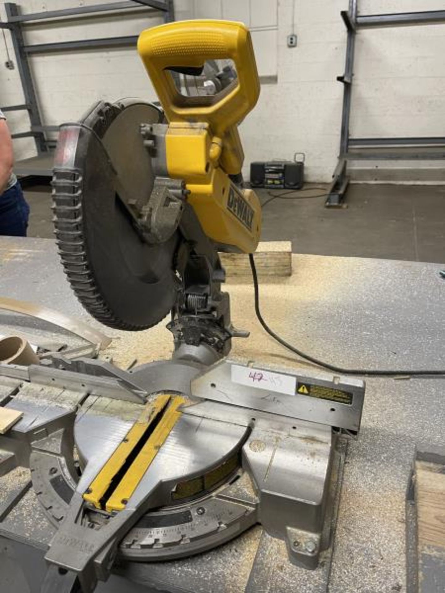 DeWalt Saw M: DW716 12" Compound Miter Saw