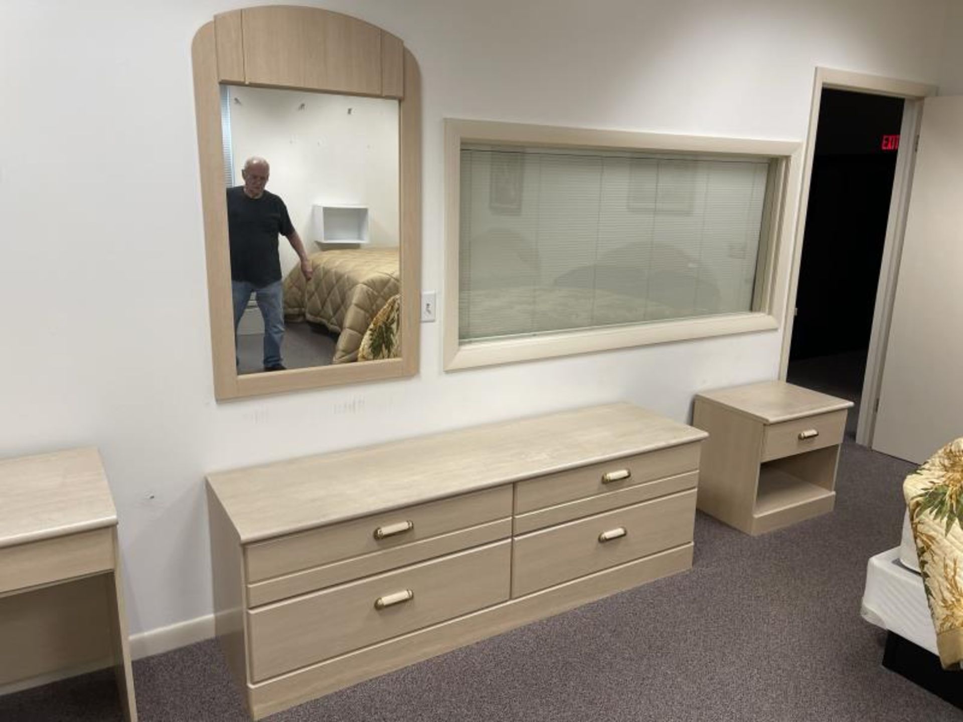 Sample Room; Bedroom Set with (2) Double Beds, End Table, Dresser, Desk, Mirror End Table, - Image 8 of 12