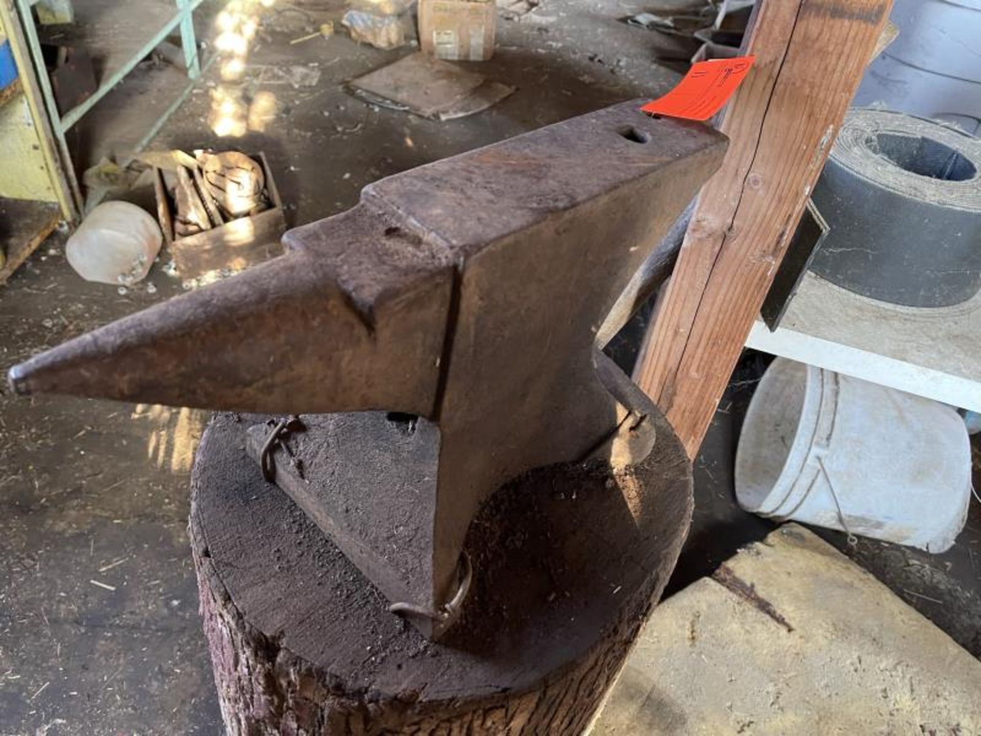 Blacksmith Anvil 10" Tall x 18.5" Long x 3.25" Wide; Mounted on LogWide; Mounted on Log - Image 3 of 5