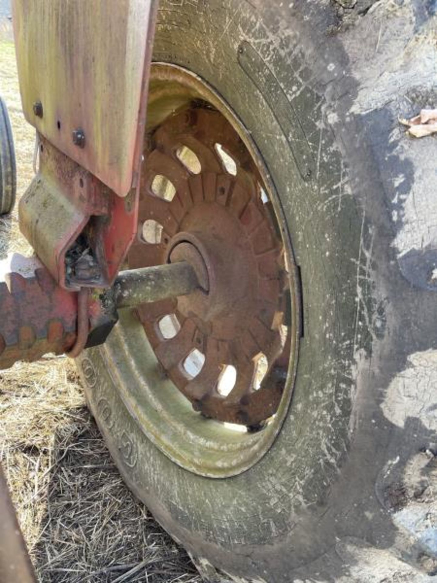 Farmall Tractor 706, Diesel, Runs & Drives, Shows 4039, Missing 1 Arm for 3-Point Hitch, Needs - Image 11 of 16