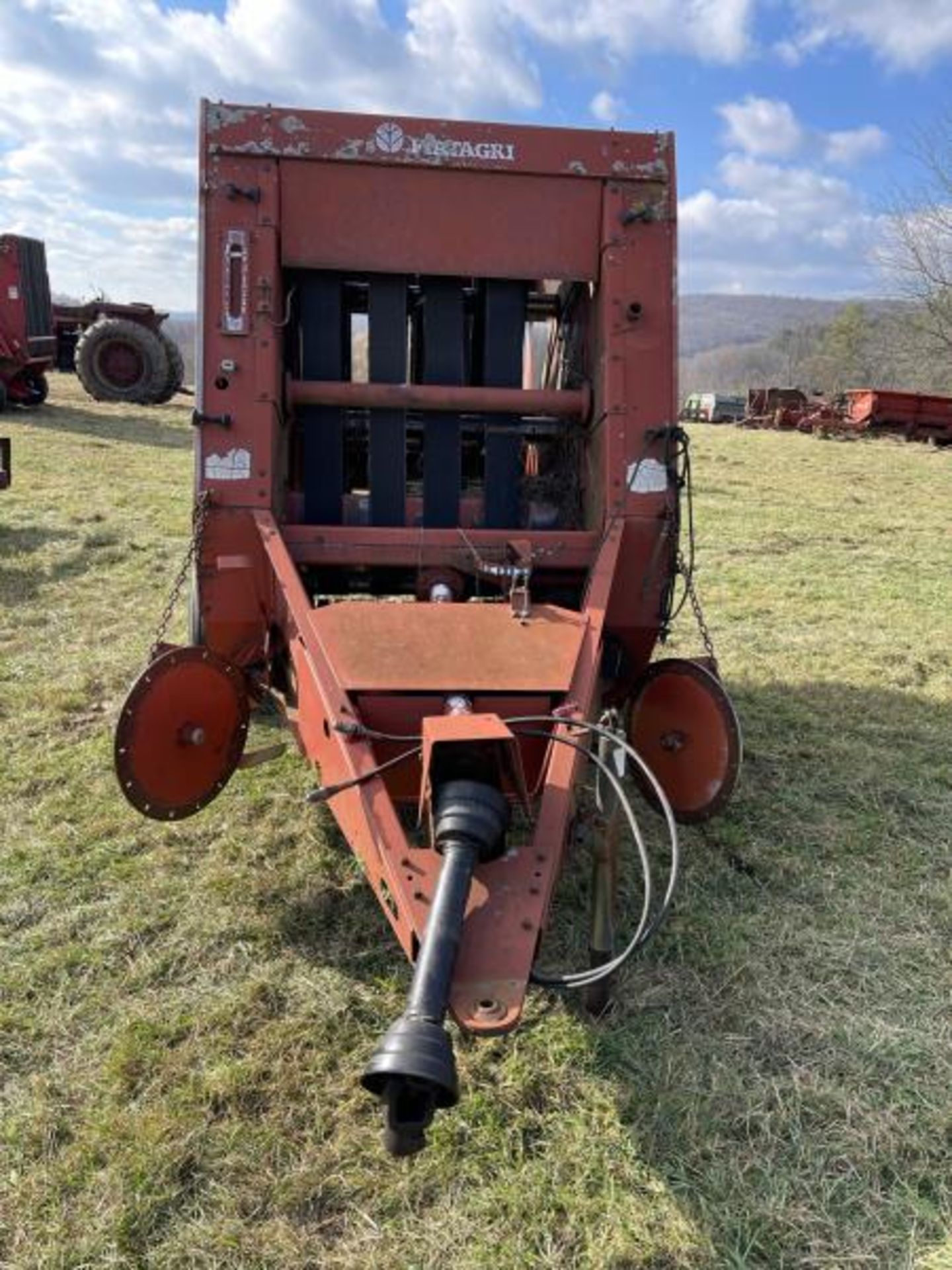 Hesston 530 Round Baler, 1 Belt Missing, New Belt Comes with Machine - Image 2 of 8