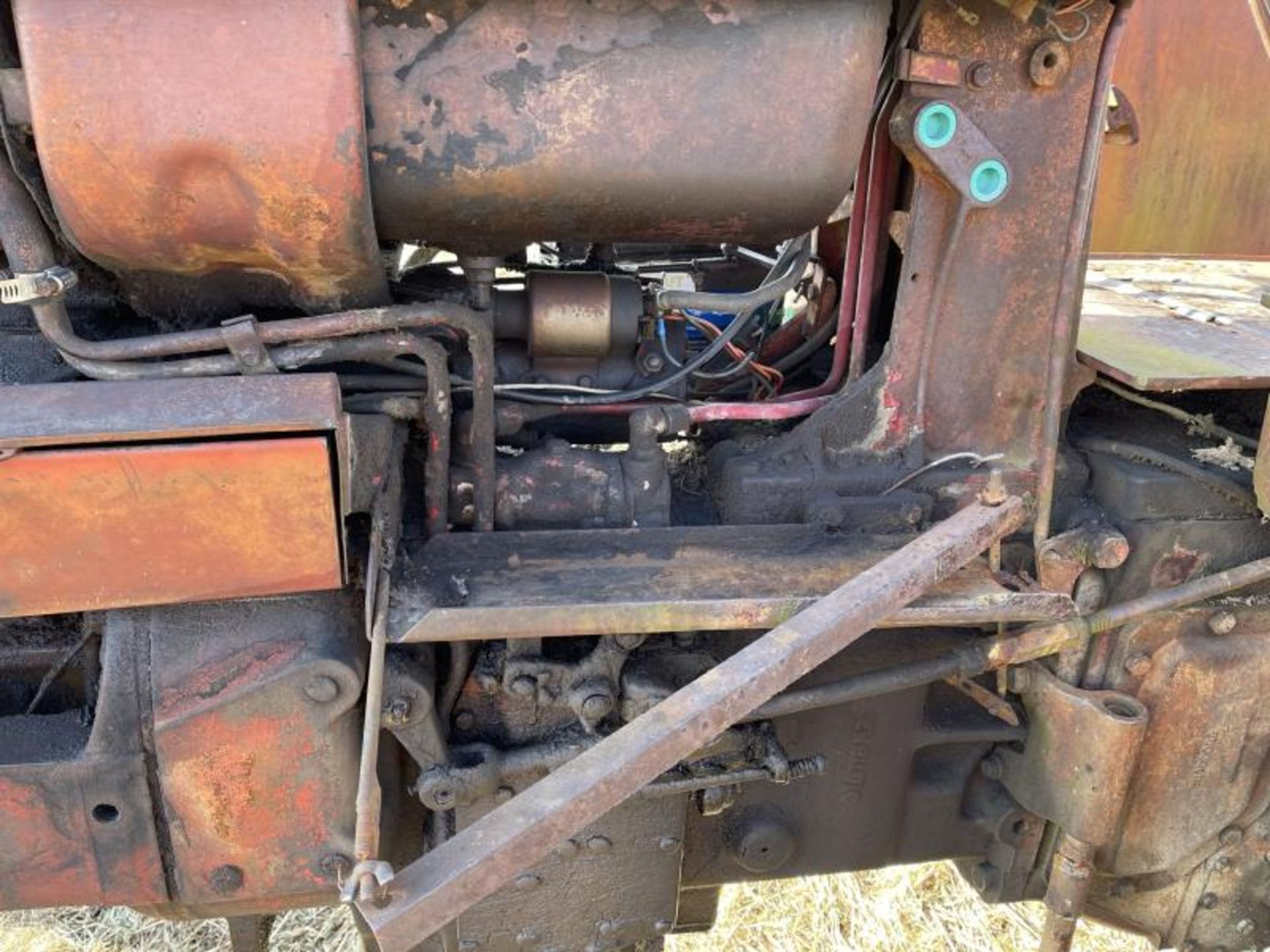 Farmall Tractor 706, Diesel, Runs & Drives, Shows 4039, Missing 1 Arm for 3-Point Hitch, Needs - Image 13 of 16