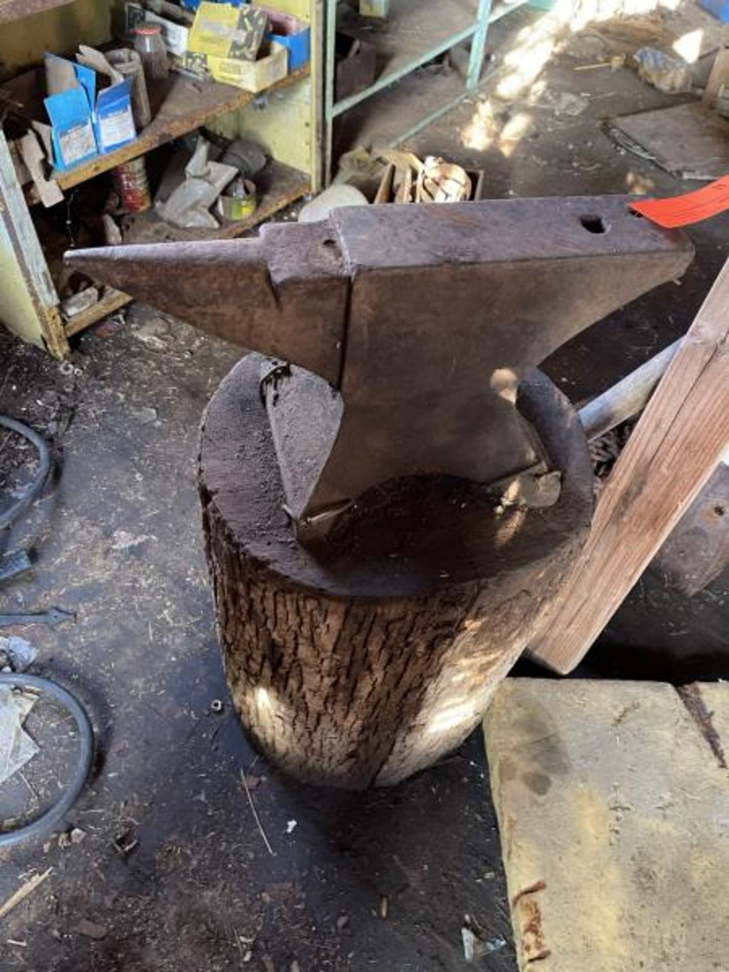Blacksmith Anvil 10" Tall x 18.5" Long x 3.25" Wide; Mounted on LogWide; Mounted on Log - Image 5 of 5