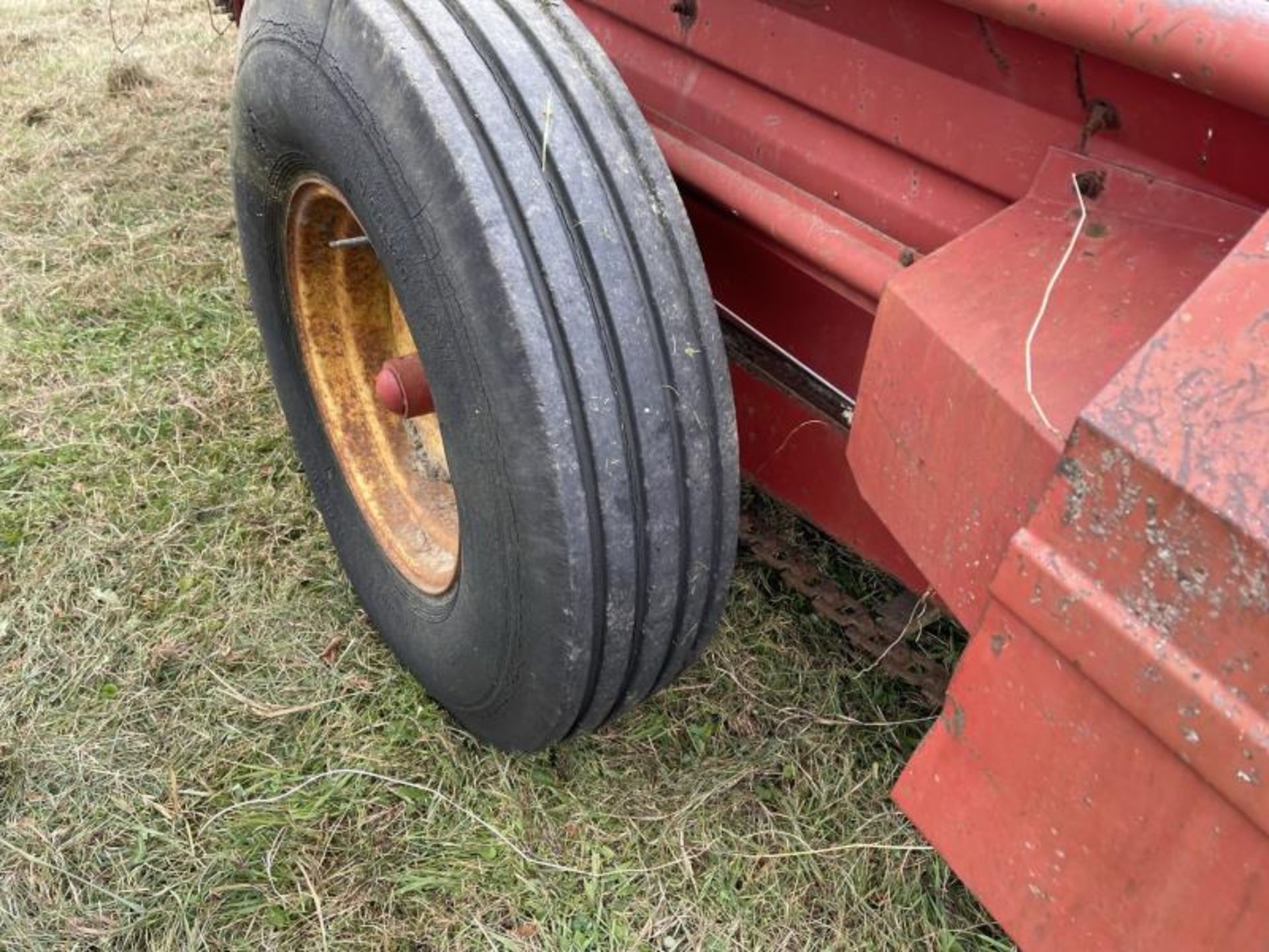 New Holland 520 Manure Spreader, M: 520, SN: 726757726757 - Image 9 of 10