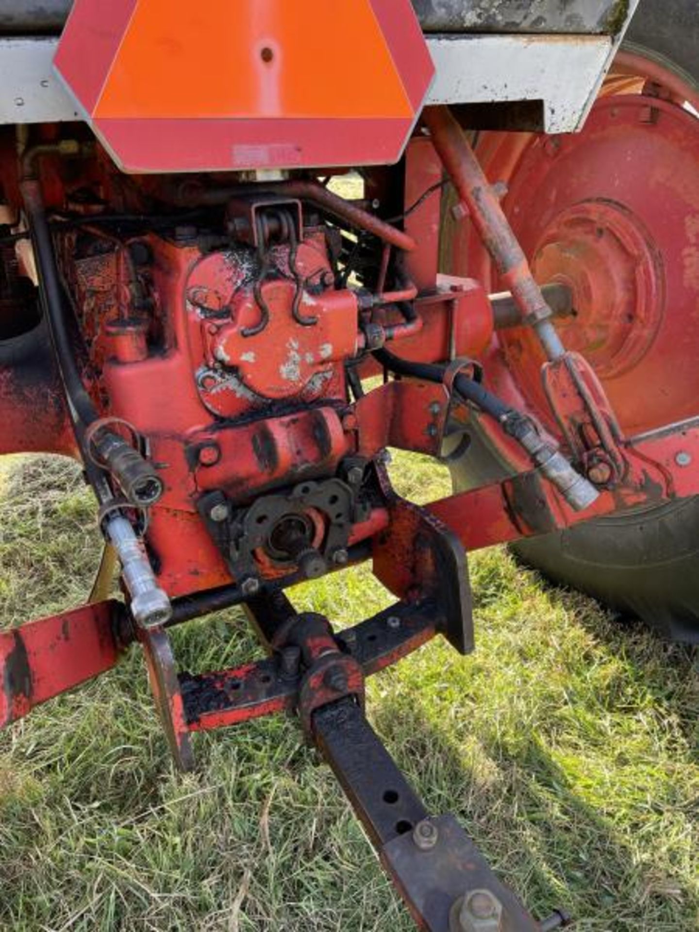 Case Tractor, Cab 970, 401 Cubes, Diesel, 2 Wheel Drive, Running, 3 Point Hitch, 2 Dual Remotes, - Image 11 of 24