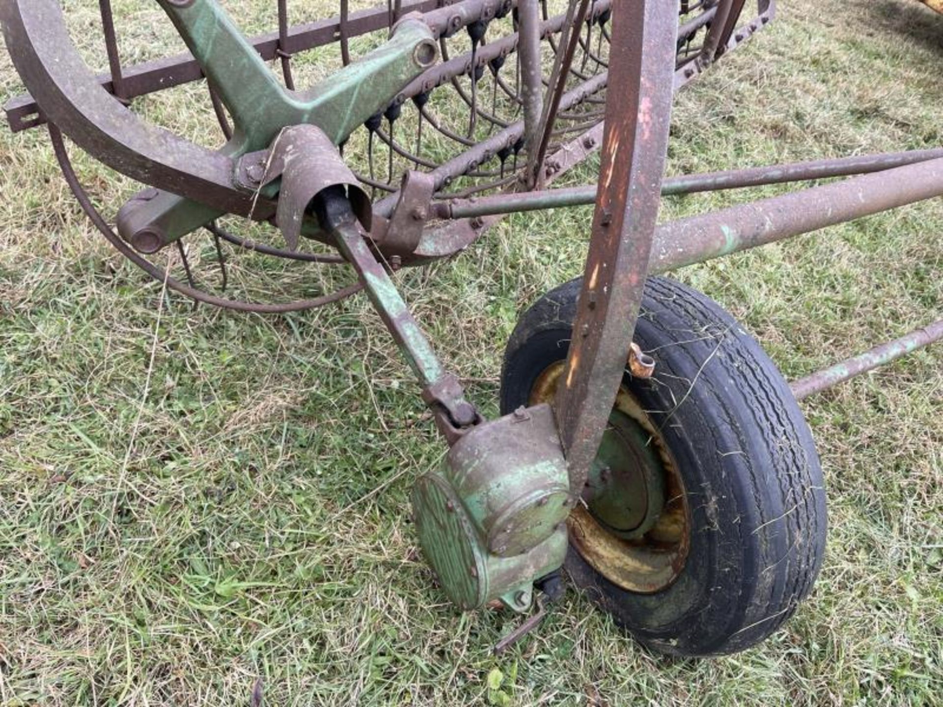 John Deere Side Delivery Hay Rake M: 858A, SN: 8925789257 - Image 8 of 9