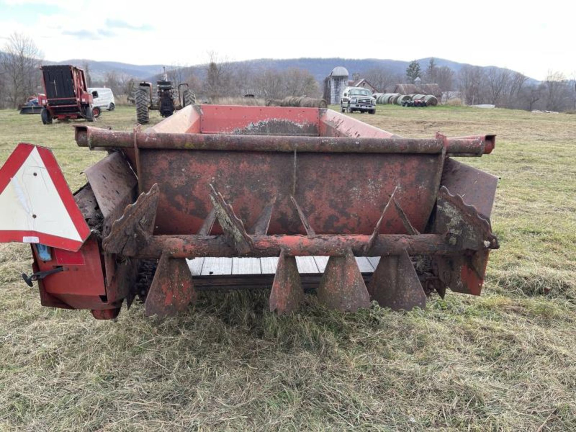 New Holland Manure Spreader, Poor Condition, M: 155, SN: 833012833012 - Image 9 of 9