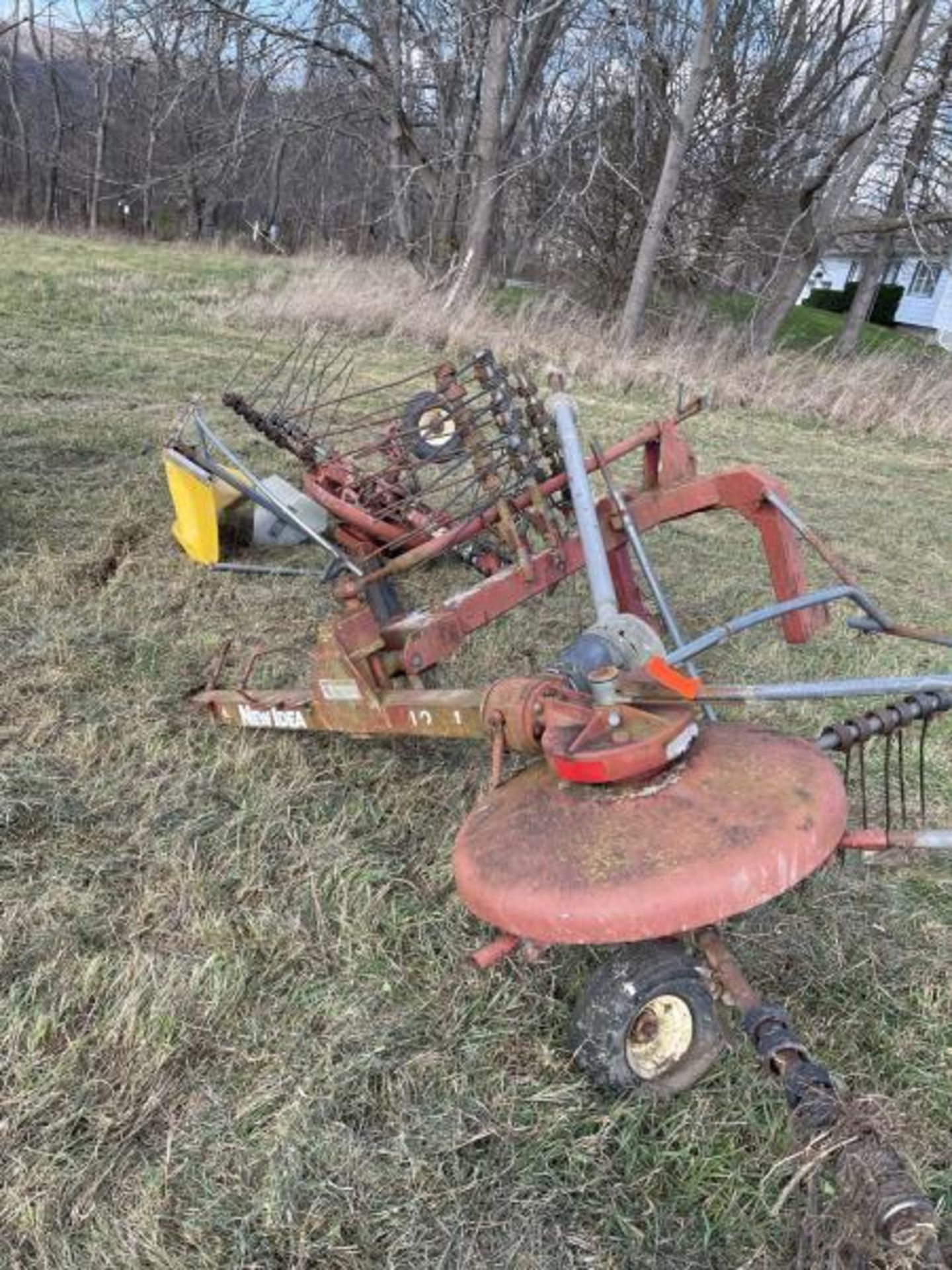 New Idea Rake Tedder, 3 Point Hitch PTO in 2 PartsParts - Image 2 of 7