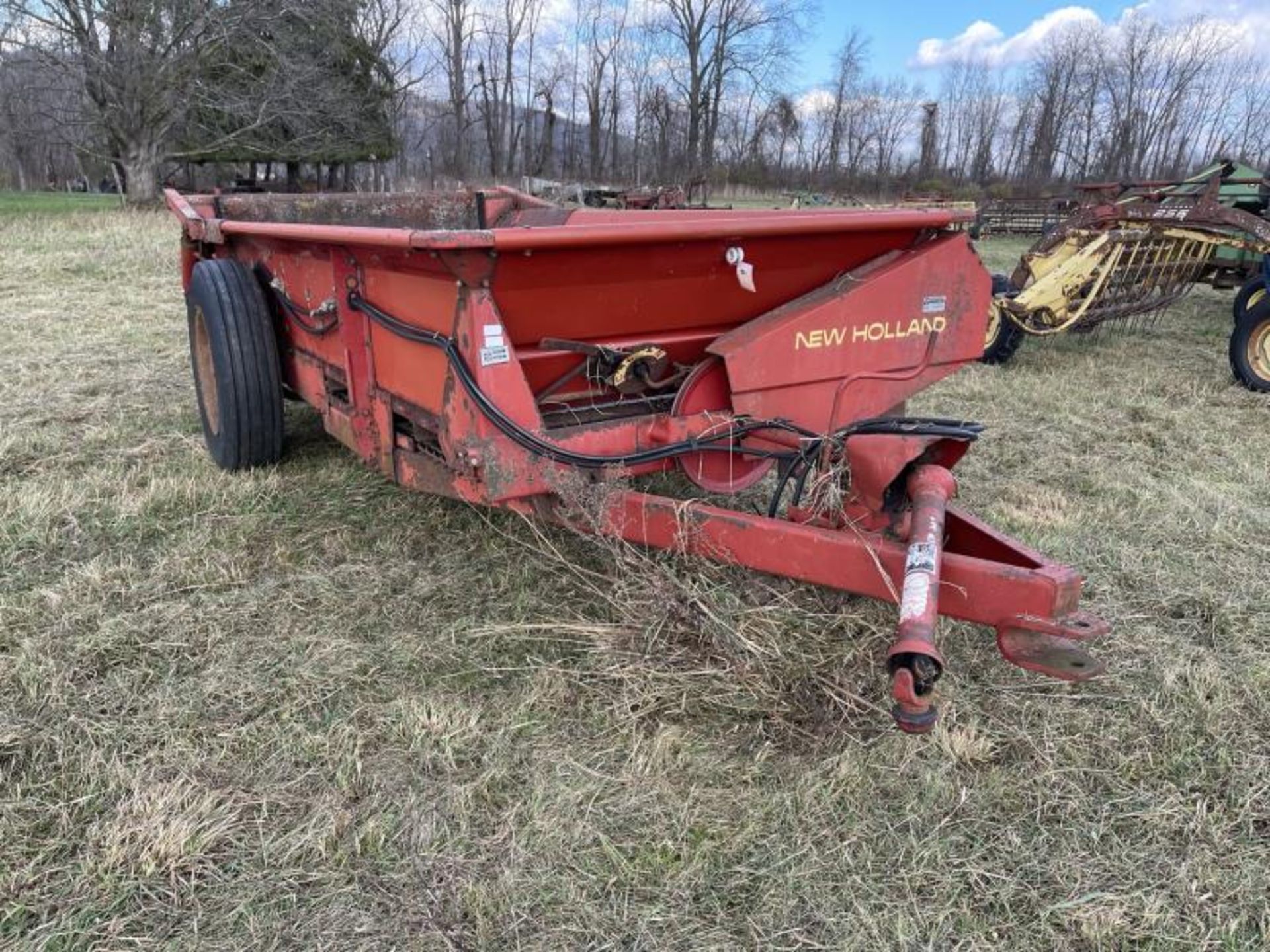 New Holland Manure Spreader, Poor Condition, M: 155, SN: 833012833012