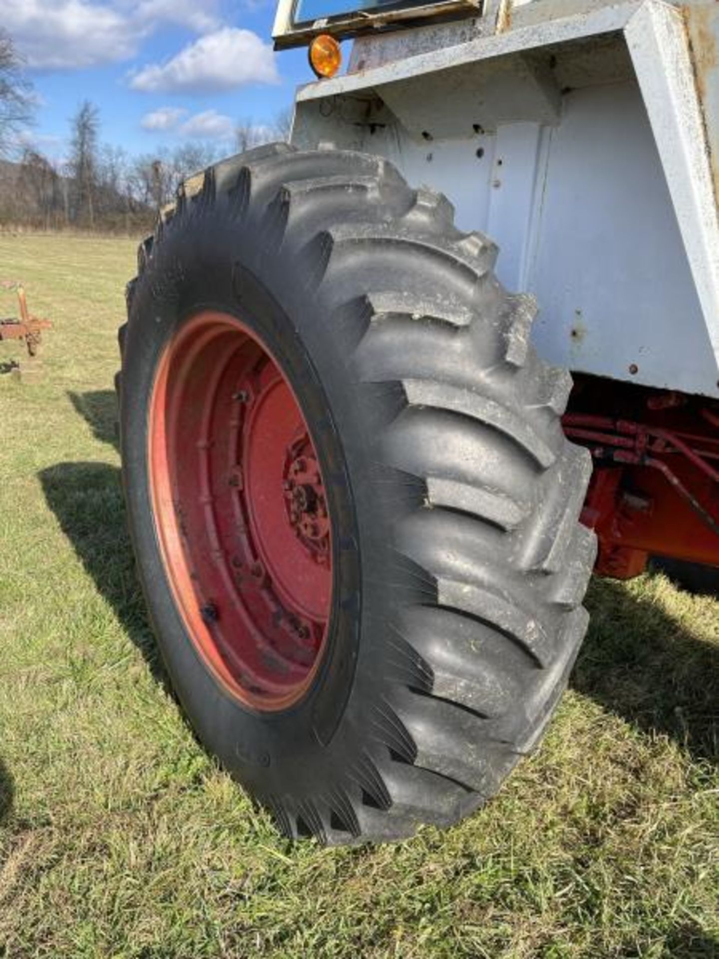 Case Tractor, Cab 970, 401 Cubes, Diesel, 2 Wheel Drive, Running, 3 Point Hitch, 2 Dual Remotes, - Image 5 of 24