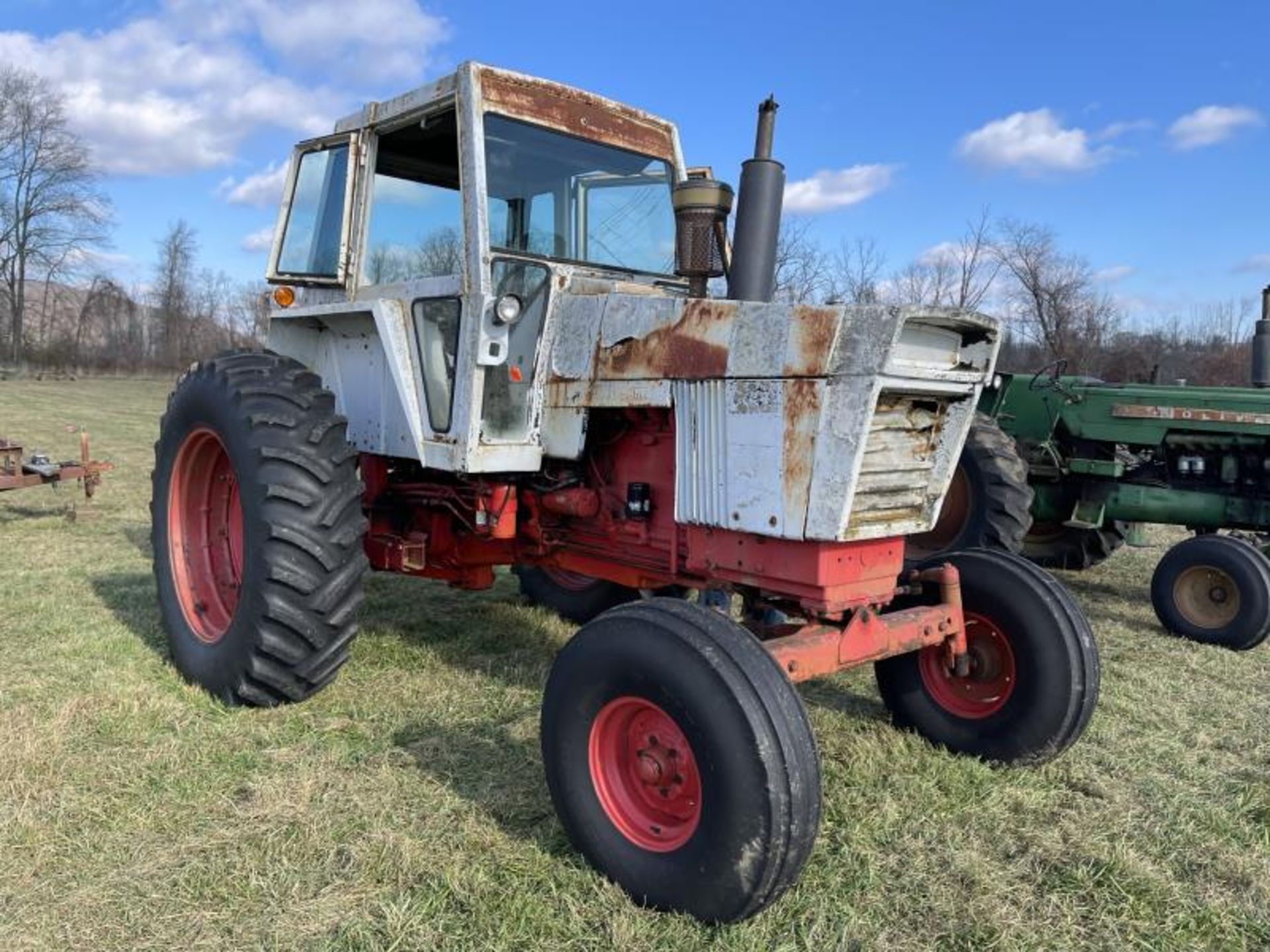 Case Tractor, Cab 970, 401 Cubes, Diesel, 2 Wheel Drive, Running, 3 Point Hitch, 2 Dual Remotes,