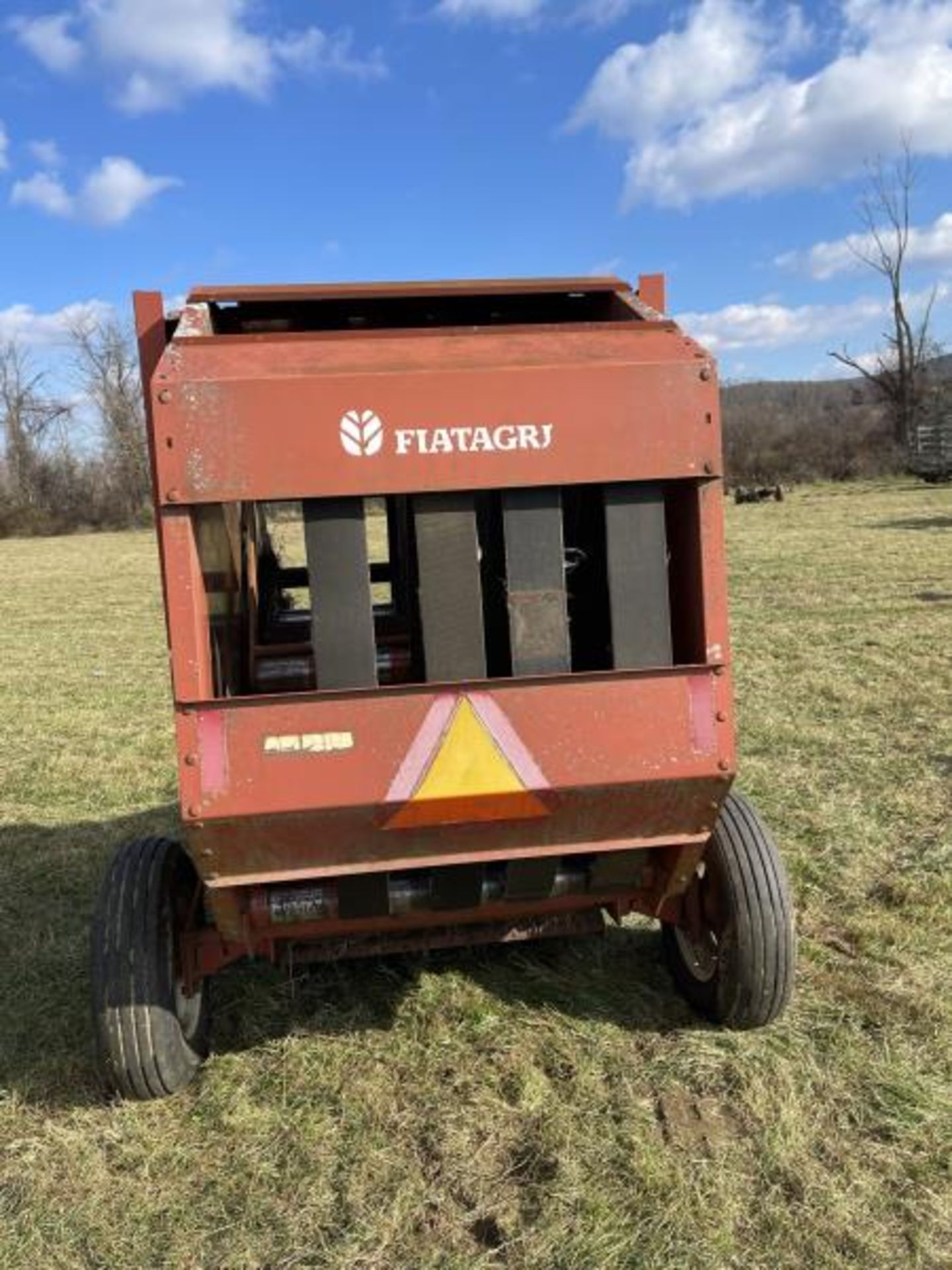 Hesston 530 Round Baler, 1 Belt Missing, New Belt Comes with Machine - Image 7 of 8