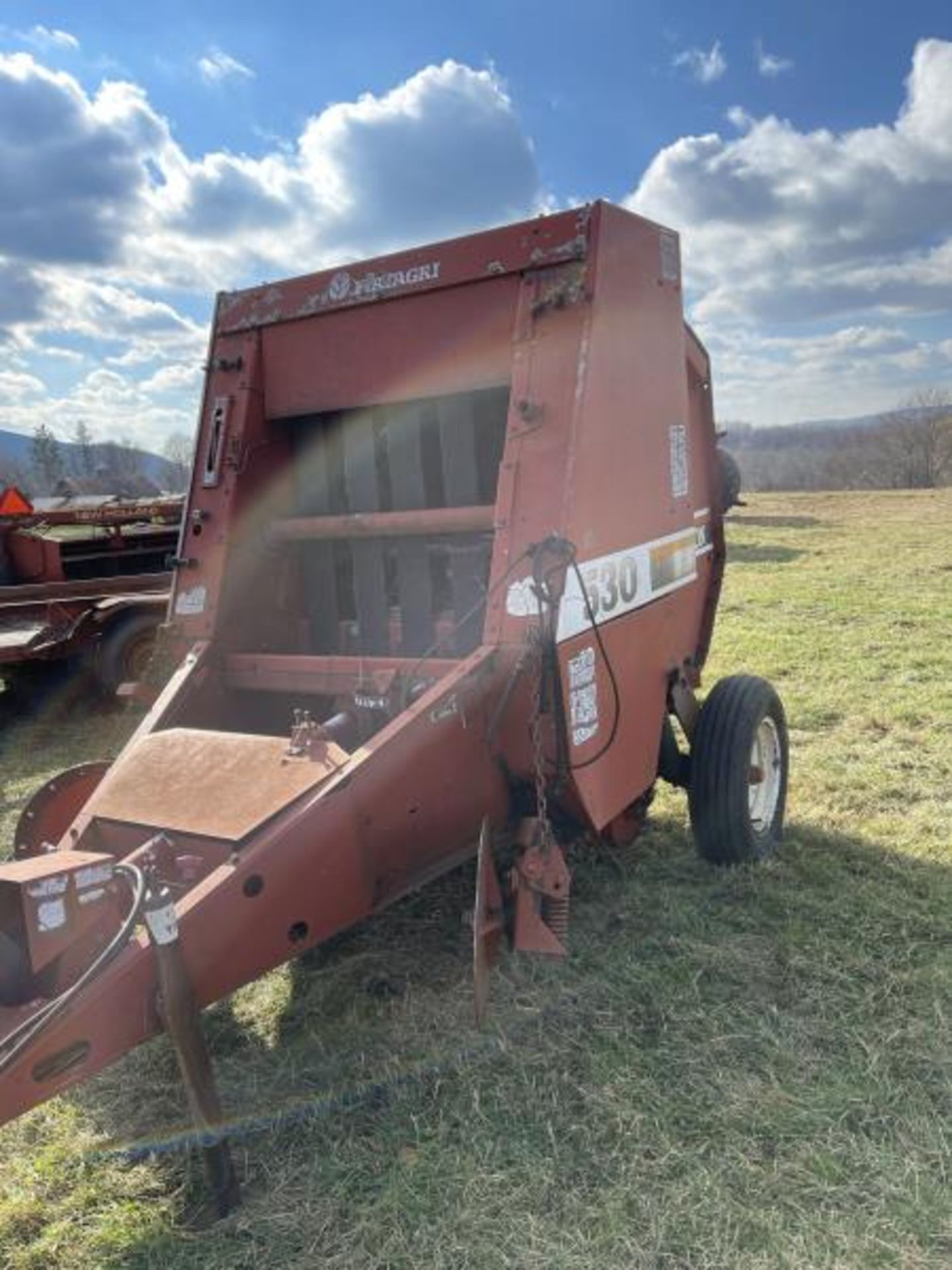 Hesston 530 Round Baler, 1 Belt Missing, New Belt Comes with Machine - Image 3 of 8