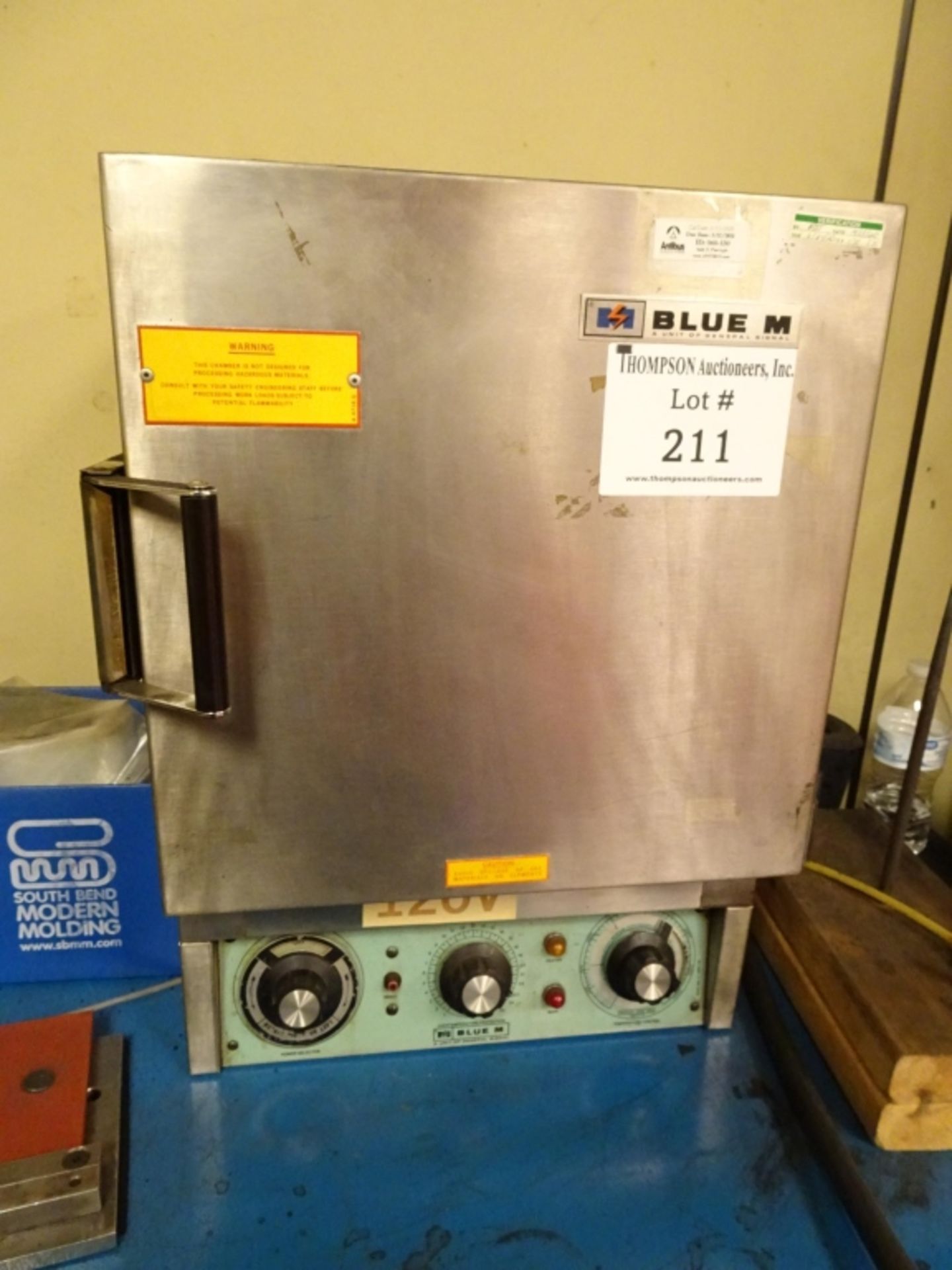 Blue M Model OV-12A Bench Top Lab Oven Max Temps 260 Degree C / 500 Degree F 120V, 1ph, 60Hz, sn