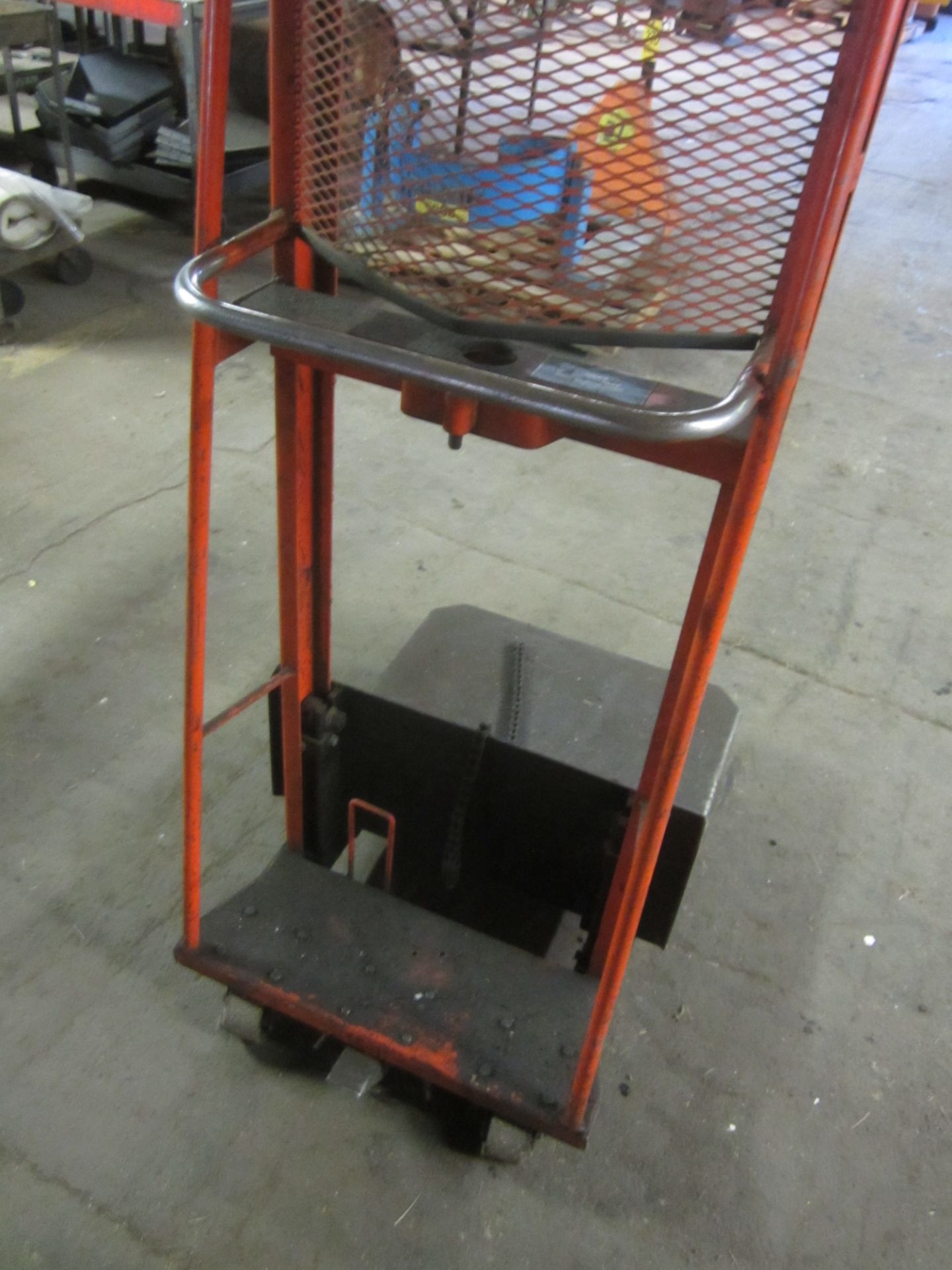 Platform Lift, Needs Hydraulic Cylinder - Image 4 of 4