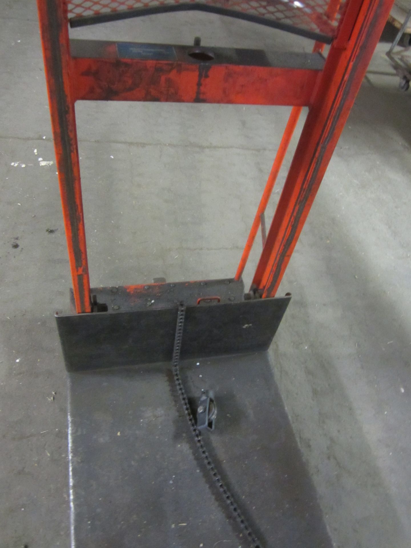 Platform Lift, Needs Hydraulic Cylinder - Image 3 of 4