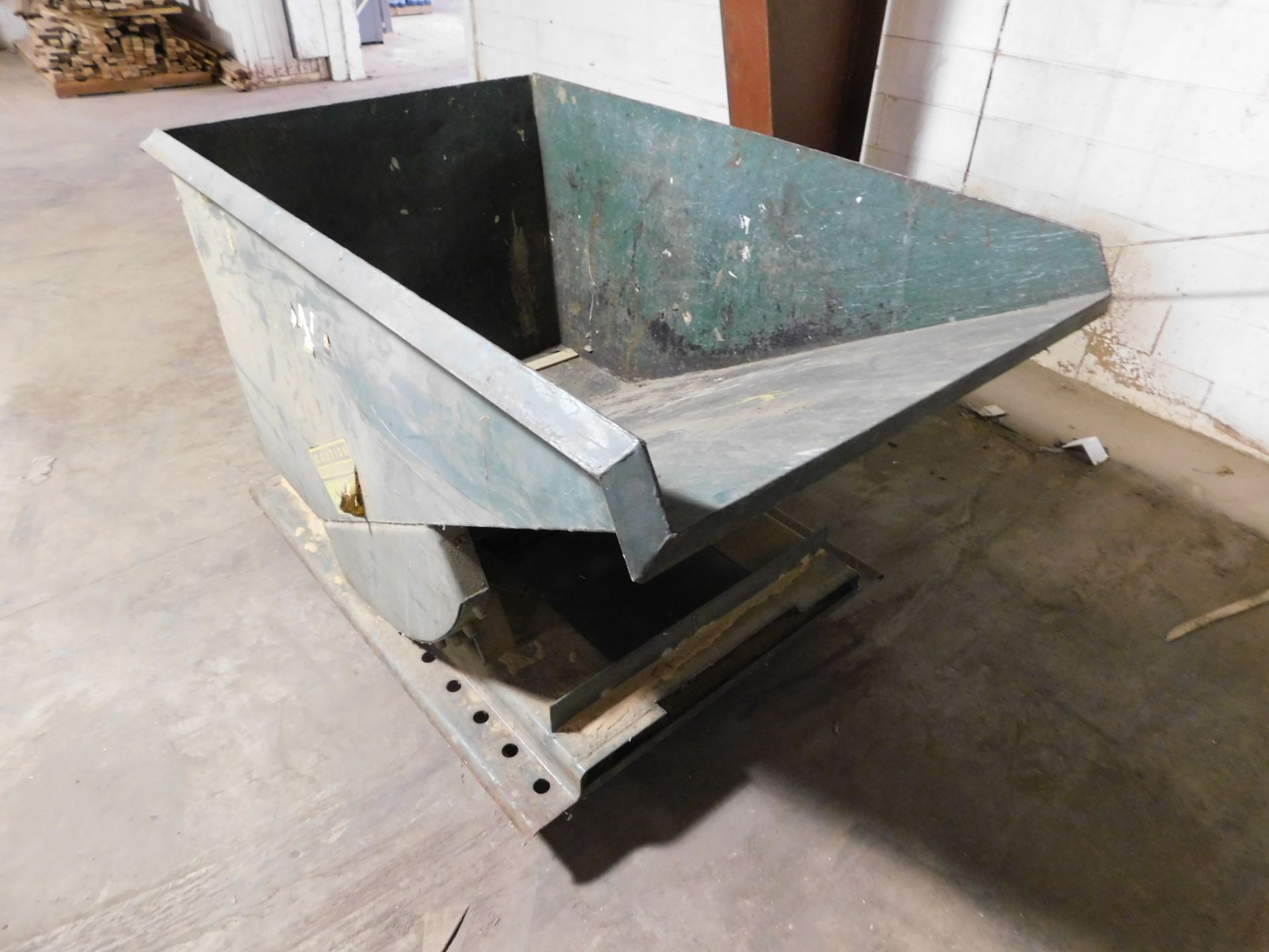 Jesco 1 Yd. Self Dumping Hopper