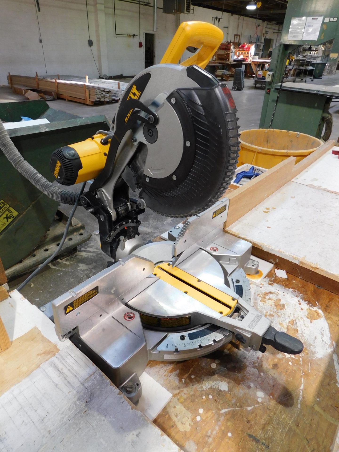 Dewalt DW716, 12" Double Bevel Compound Mitre Saw