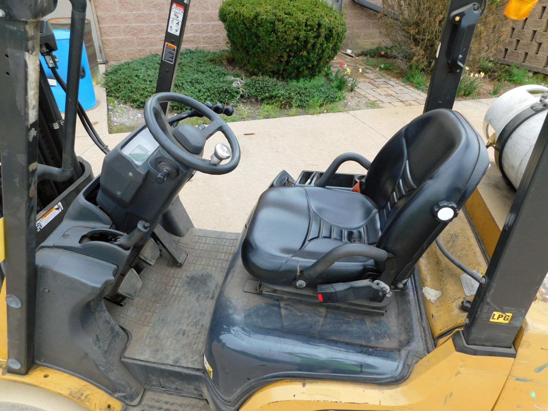 Caterpillar Model 2C6000 Forklift, SN AT83F40876, 4,500 lb cap., LP, Non-Marking Hard Tires, 3-Stage - Image 10 of 21