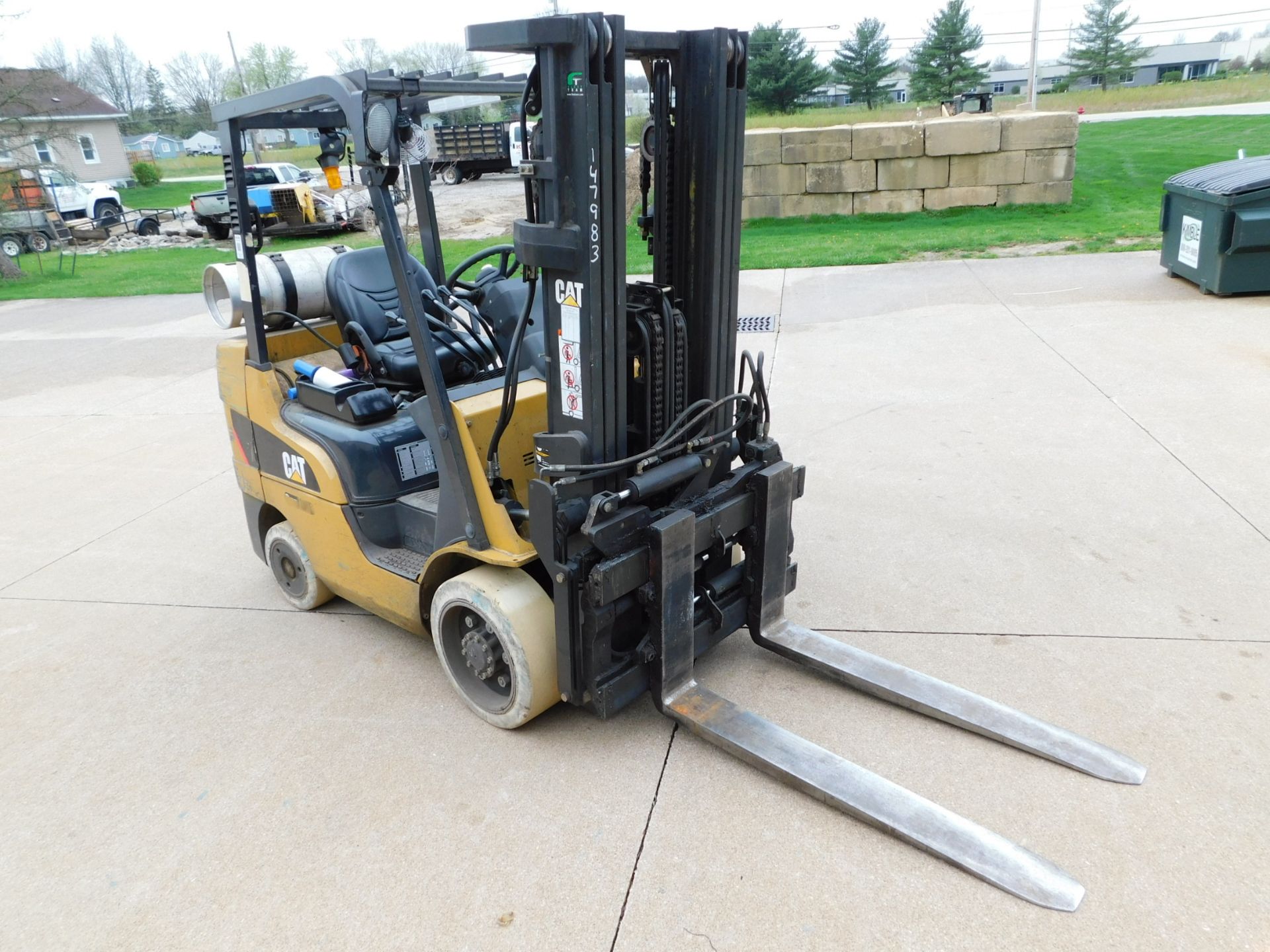 Caterpillar Model 2C6000 Forklift, SN AT83F40876, 4,500 lb cap., LP, Non-Marking Hard Tires, 3-Stage - Image 4 of 21