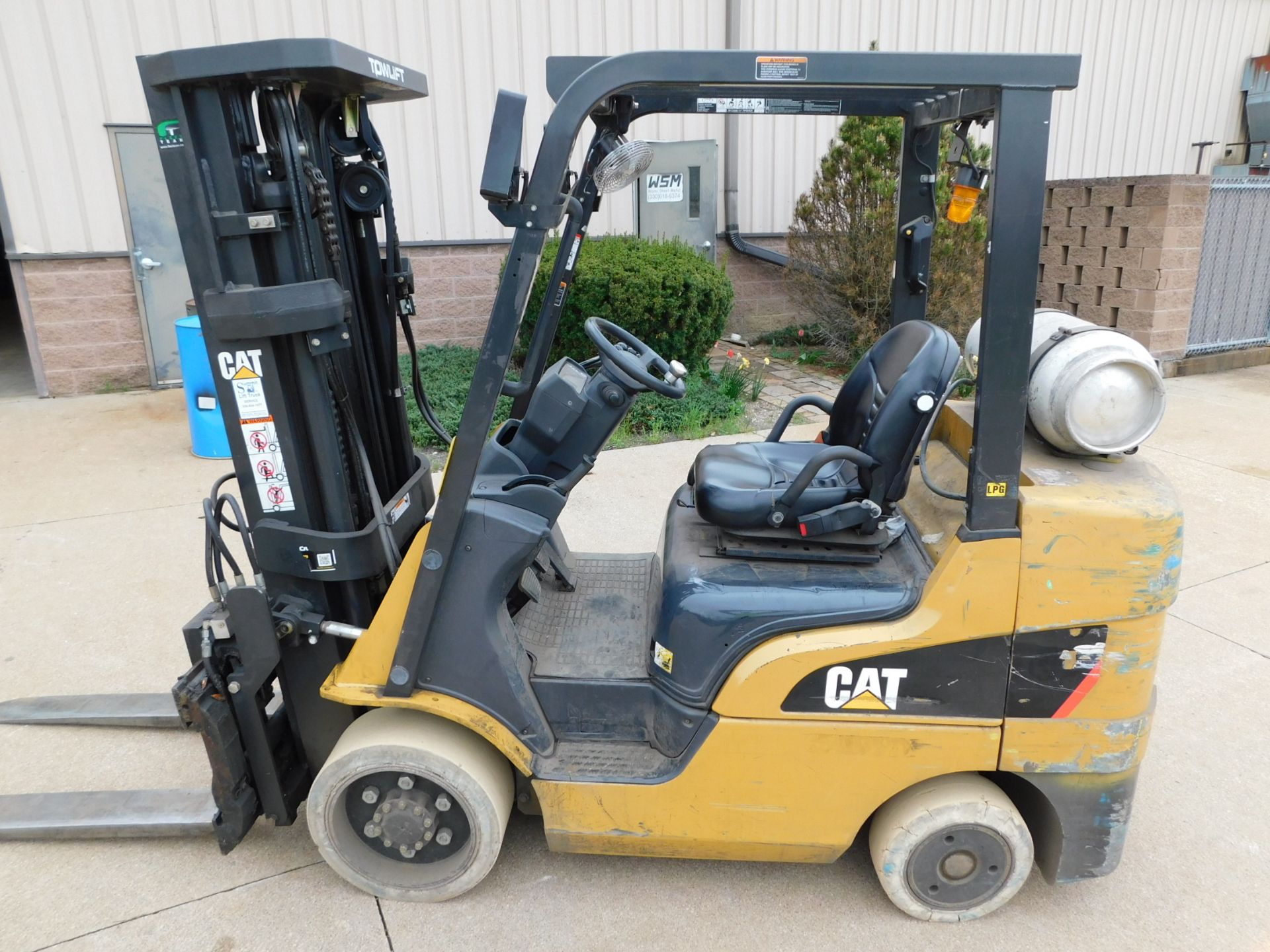 Caterpillar Model 2C6000 Forklift, SN AT83F40876, 4,500 lb cap., LP, Non-Marking Hard Tires, 3-Stage - Image 9 of 21