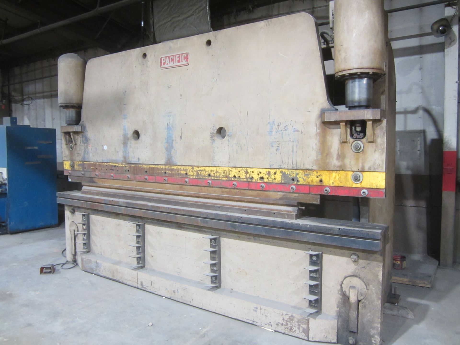 Pacific Model 200-14 Hydraulic Press Brake, s/n 3447, 14' X 200 Ton Capacity, 14' Overall Bed - Image 2 of 11