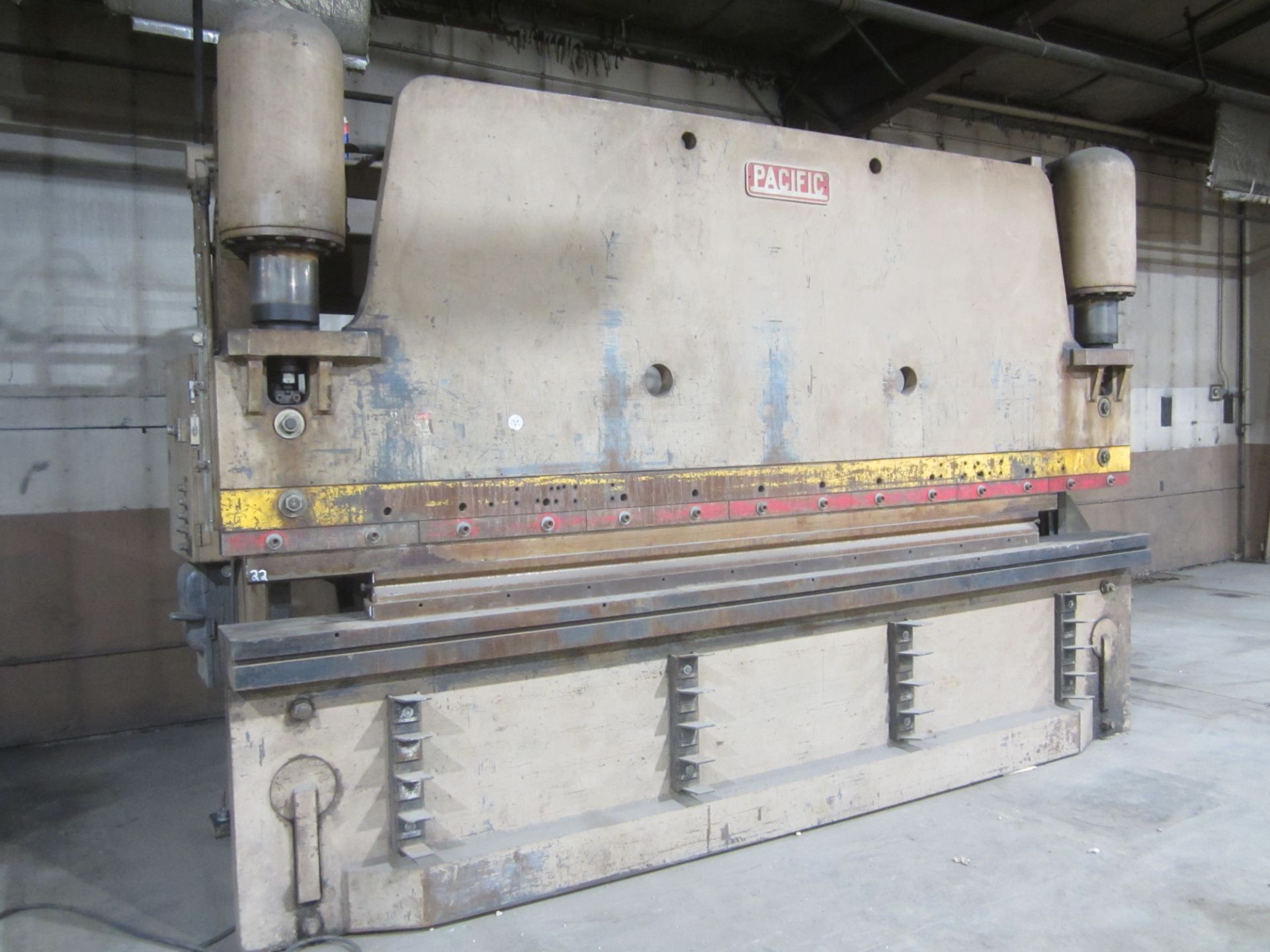 Pacific Model 200-14 Hydraulic Press Brake, s/n 3447, 14' X 200 Ton Capacity, 14' Overall Bed - Image 3 of 11