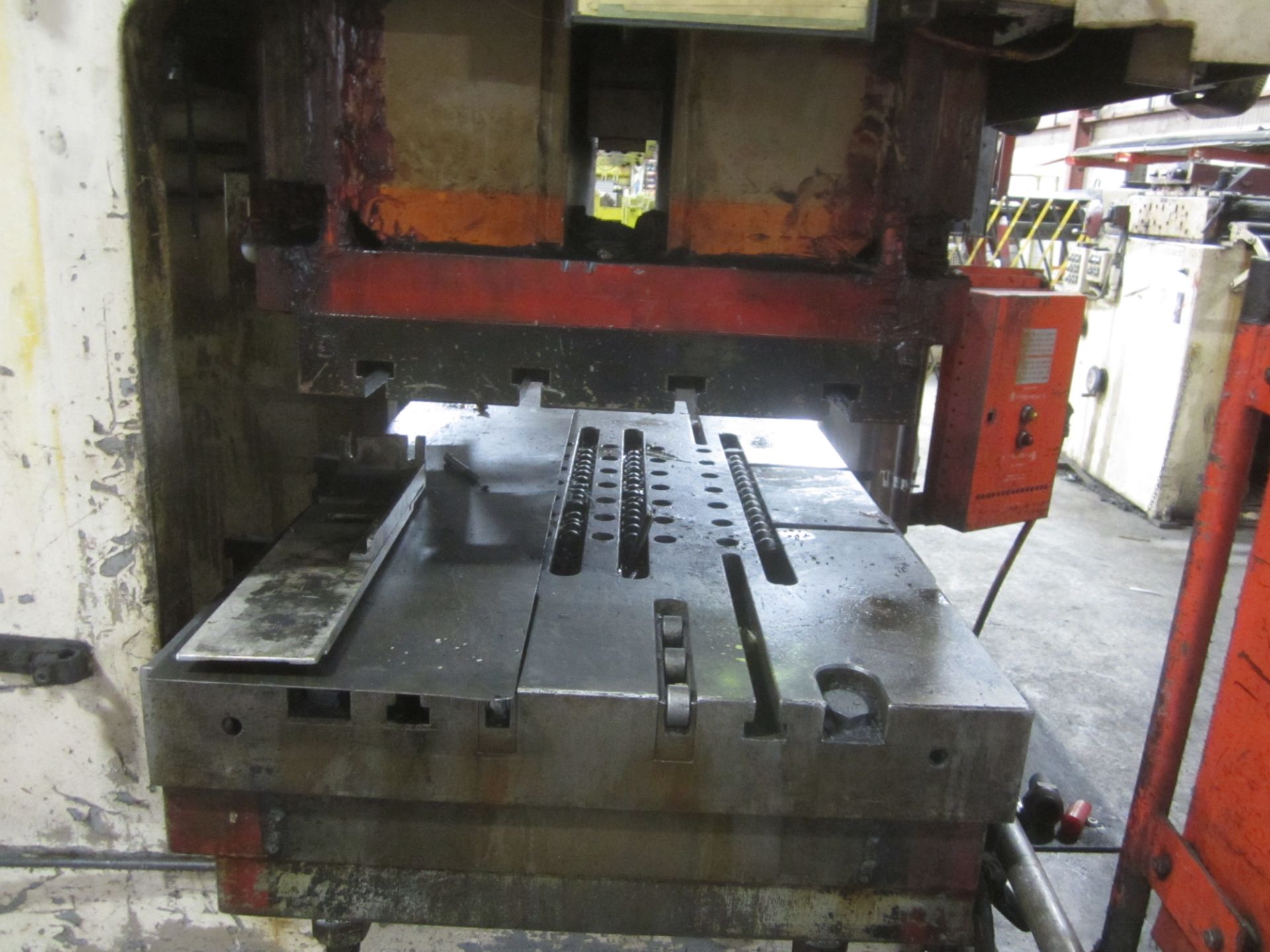 Cincinnati Model 175-OBS Hydraulic Punch Press, s/n 43896, 175 Ton, 10” Stroke, 12” Shut Height, 50” - Image 4 of 9