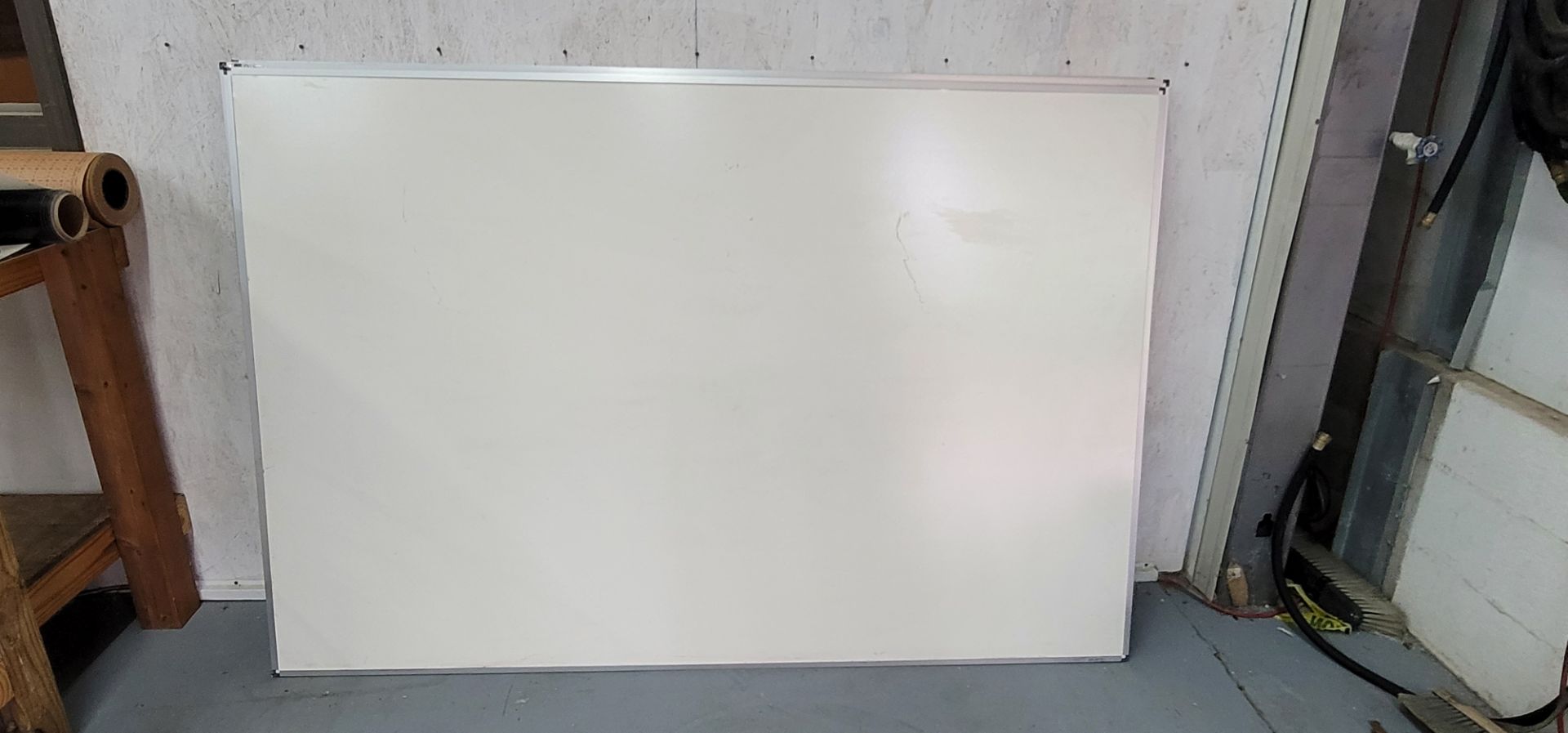 Lot, (5) White Boards, (1) 31" X 48", (4) 48" X 72.5"