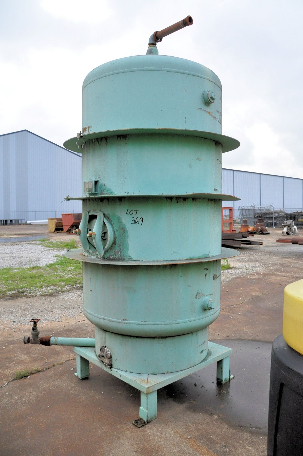 Vertical Air Receiving Tank, (Outside in Yard), Loading Fee $150.00