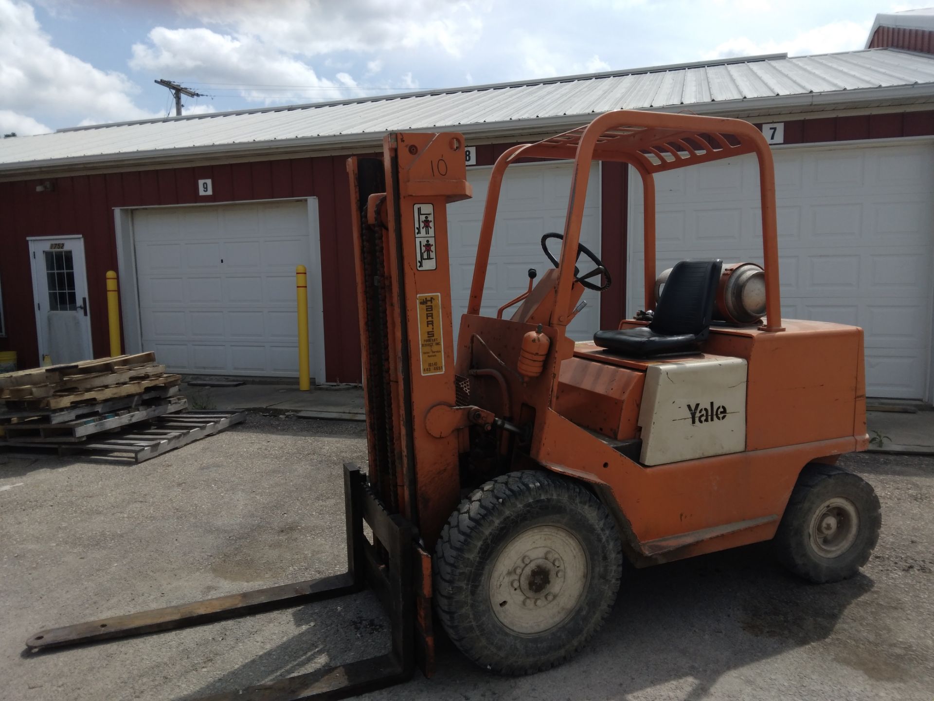 Yale Model GLP080LBNSBS-086 Fork Lift, s/n P378348, 8,000 Lb. Capacity, Rough Terrain Tires, 2-Stag - Image 3 of 4