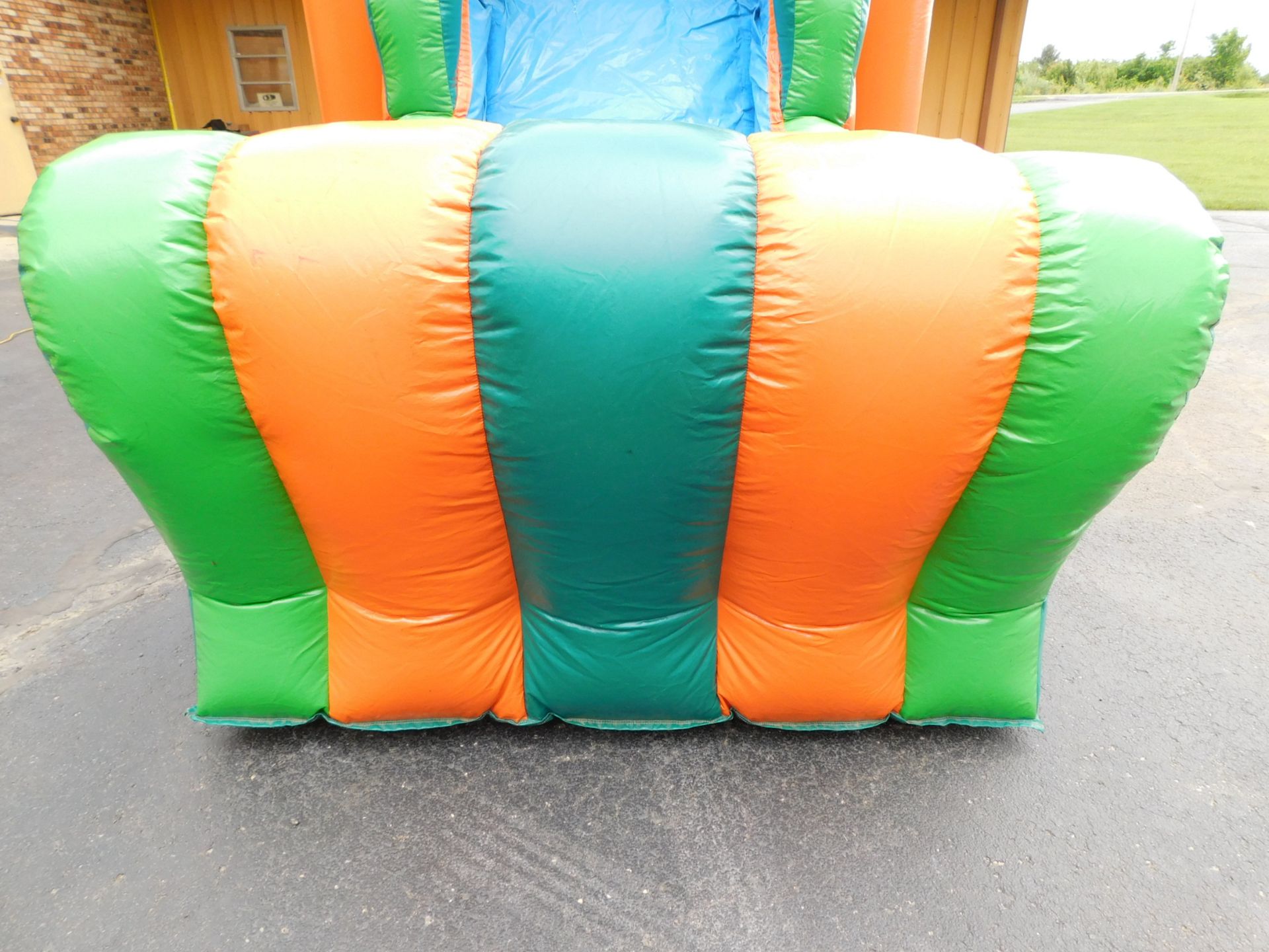 Palm Tree Combo Inflatable SN# TC 21504006, 2 Blowers req. - Image 30 of 37