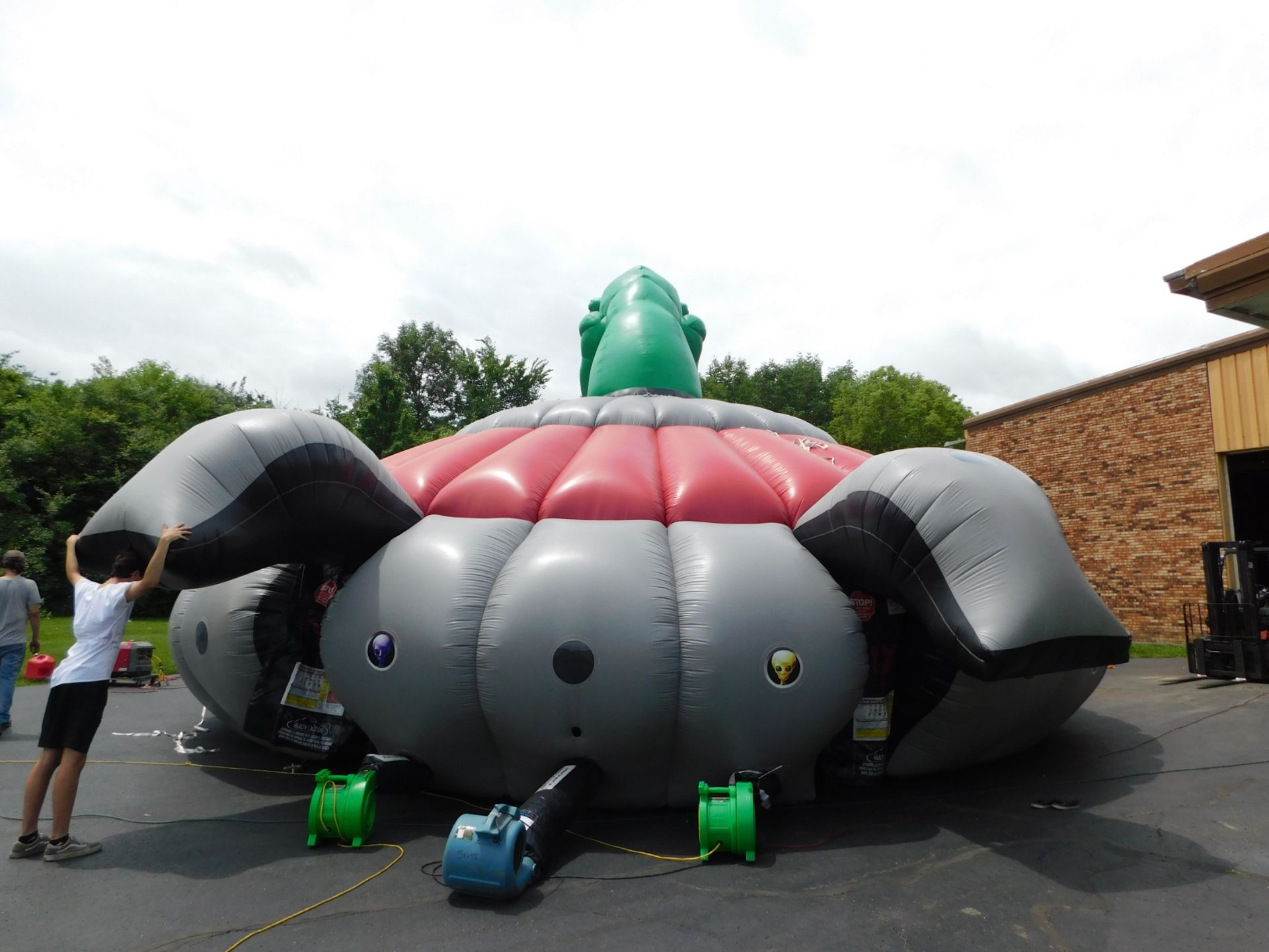 N-Flatables UFO Maze Inflatable Flying Saucer, (used for Laser tag-Guns Not Included) 40'UFO - Image 5 of 22