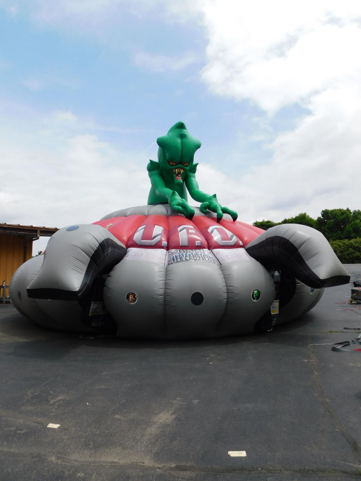 N-Flatables UFO Maze Inflatable Flying Saucer, (used for Laser tag-Guns Not Included) 40'UFO