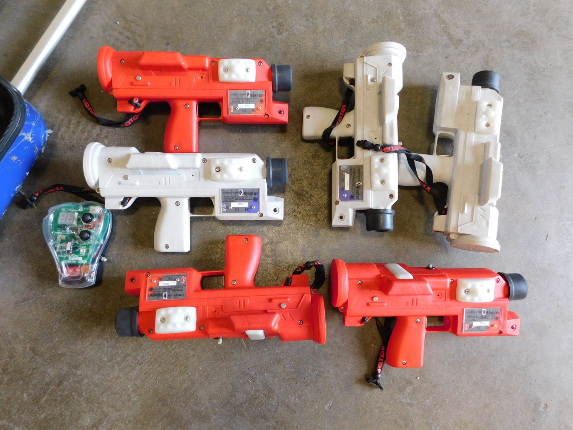 12 VEQTOR X Blaster Laser Tag Guns - Image 5 of 5