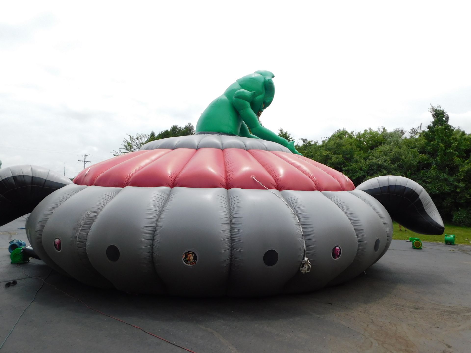 N-Flatables UFO Maze Inflatable Flying Saucer, (used for Laser tag-Guns Not Included) 40'UFO - Image 6 of 22