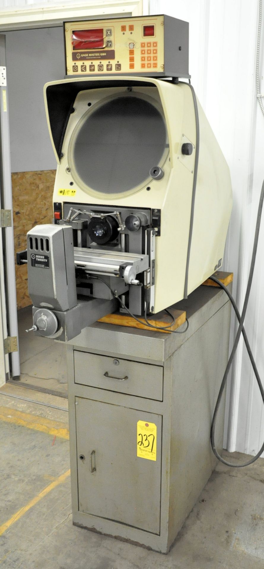 Gage Master Series 20, Model 29GM4, 14" Optical Comparator, S/n 143952-1286, Cabinet Base