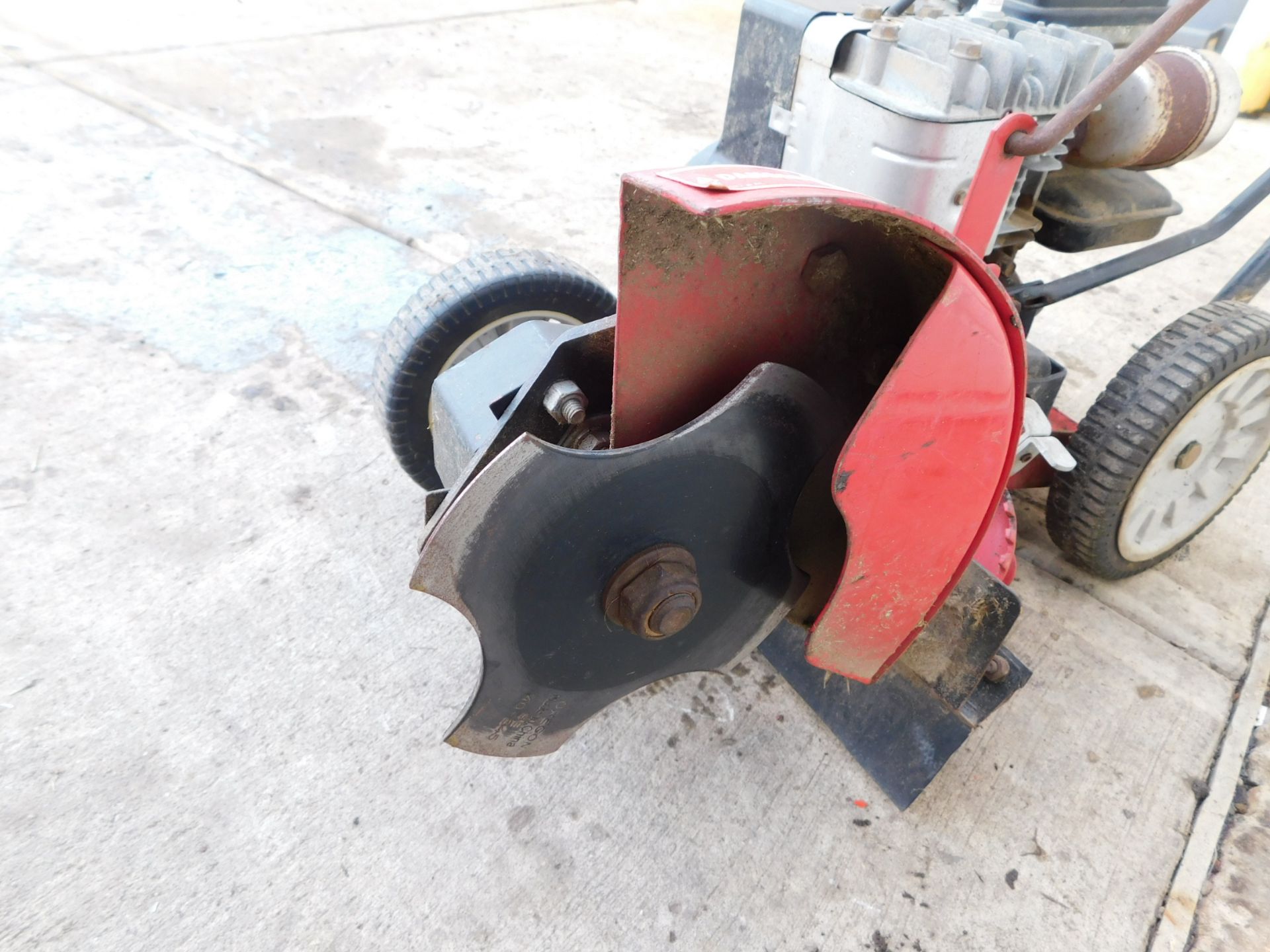 MTD 3.5 hp Gas powered Edger - Image 6 of 8