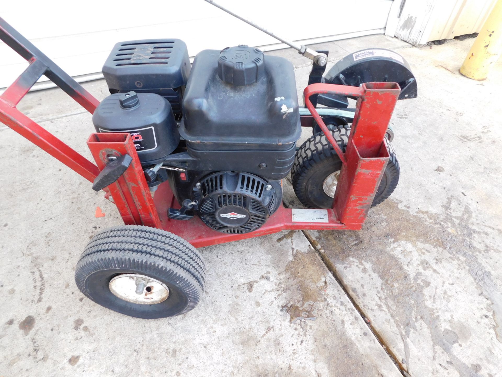 Brown Products E-104B Edge Master Gas powered Edger - Image 2 of 7