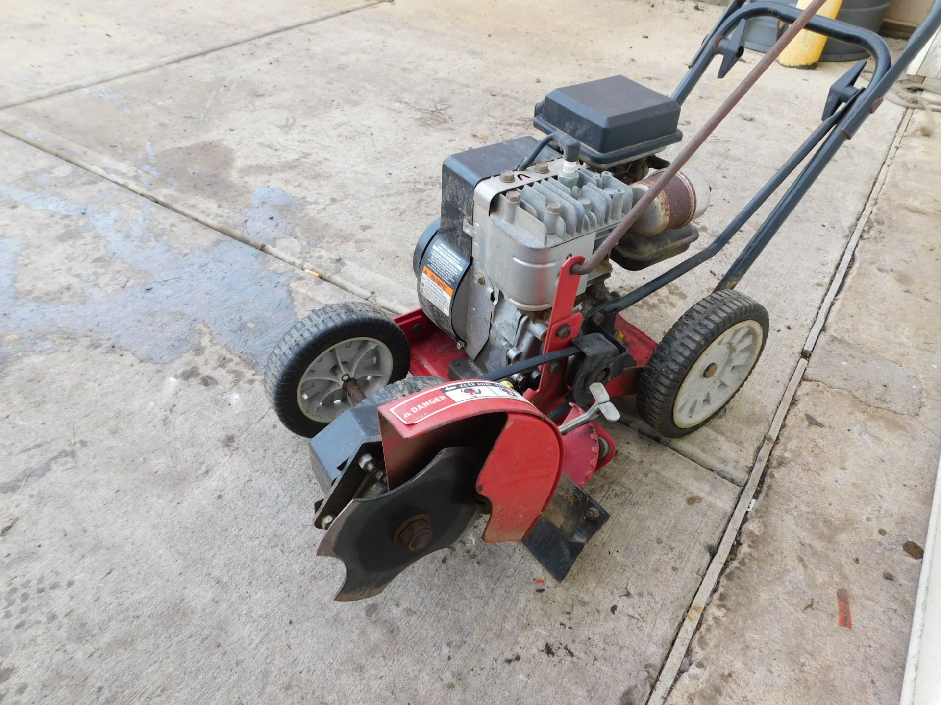 MTD 3.5 hp Gas powered Edger - Image 5 of 8