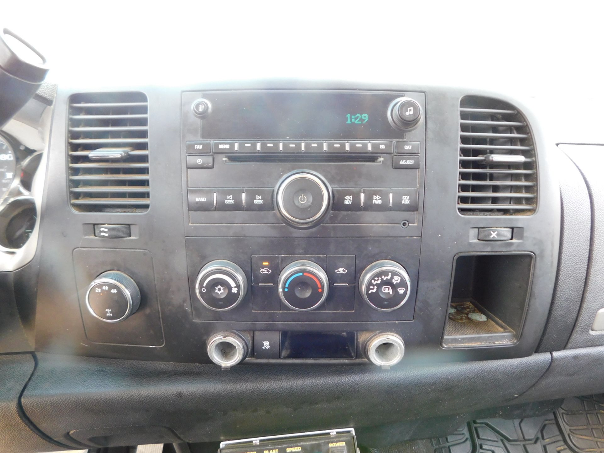 2009 Chevy 2500HD Pick up VIN# 1GCHK53KX9F139182, CREW CAB 4X4 AUTOMATIC, PW, PL, AM/FM/CD, AC 6'6" - Image 39 of 61